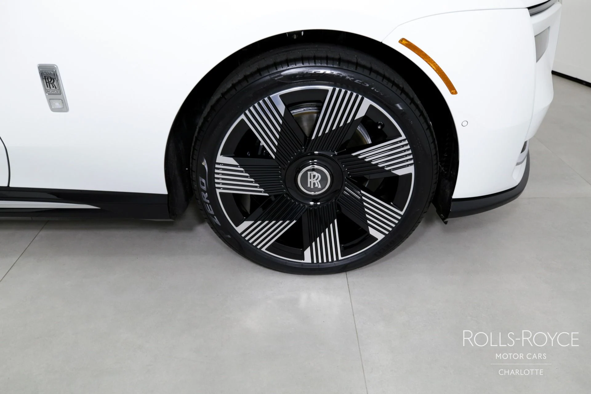 mph034_1404426366_Used_2024_Rolls_Royce_Spectre_1709308315_c7a83063e7