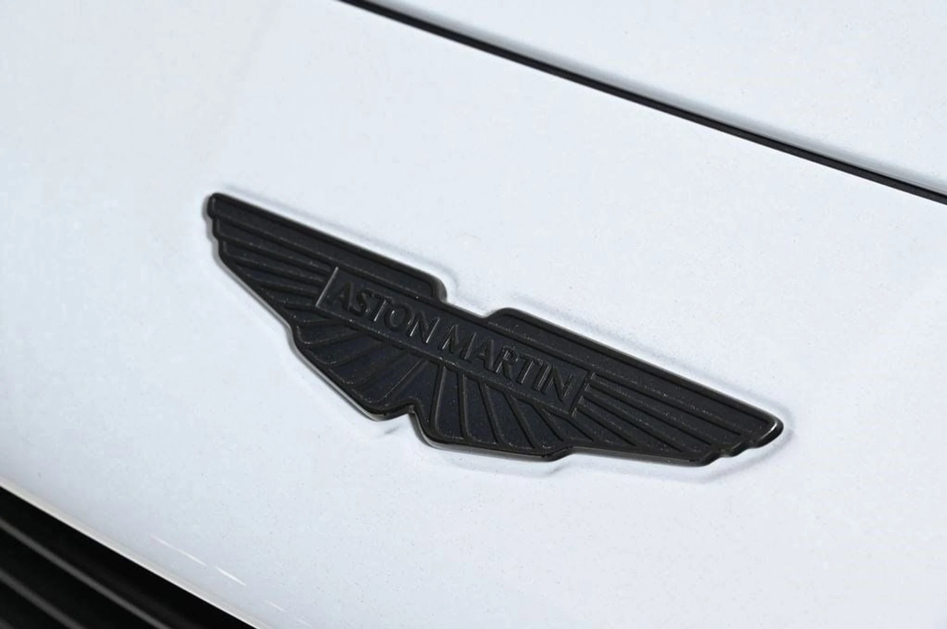 mph034_1421840675_used_2025_aston_martin_vanquish_coupe_11350_22829268_34_1024_2ca6115e9e