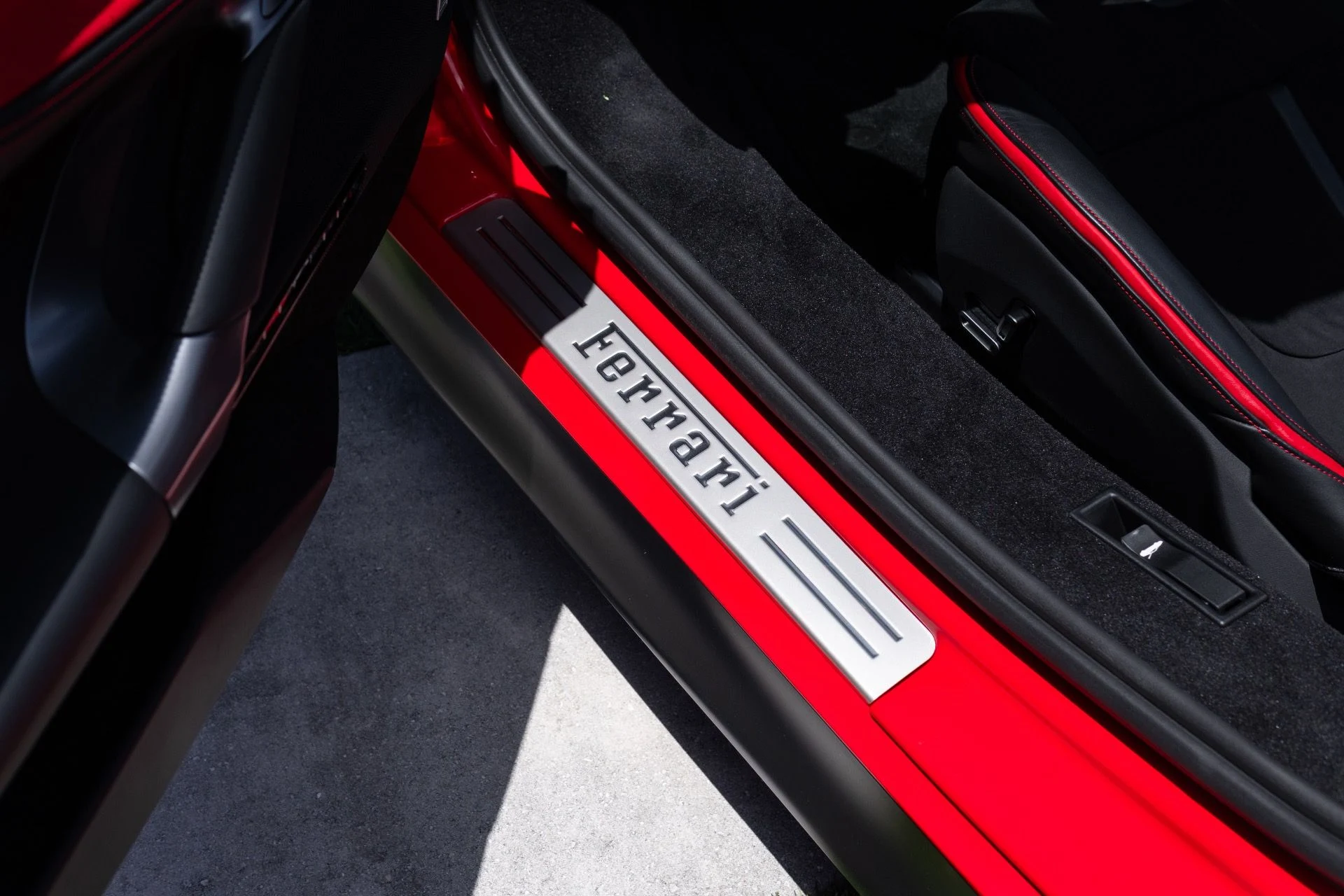 mph034_142224358_Used_2025_Ferrari_SF_90_Spider_1779242340_8fba1311fb