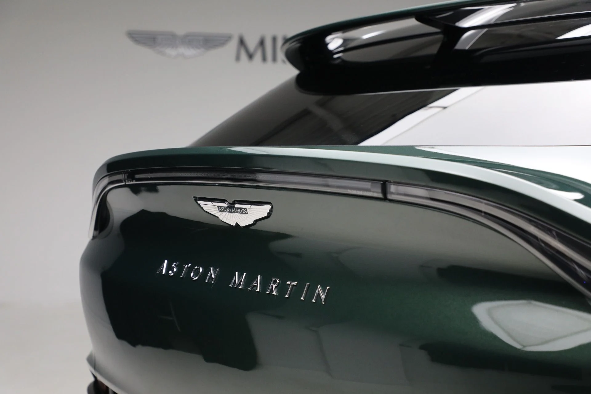 mph034_1431118537_Used_2022_Aston_Martin_DBX_3fae3d9239