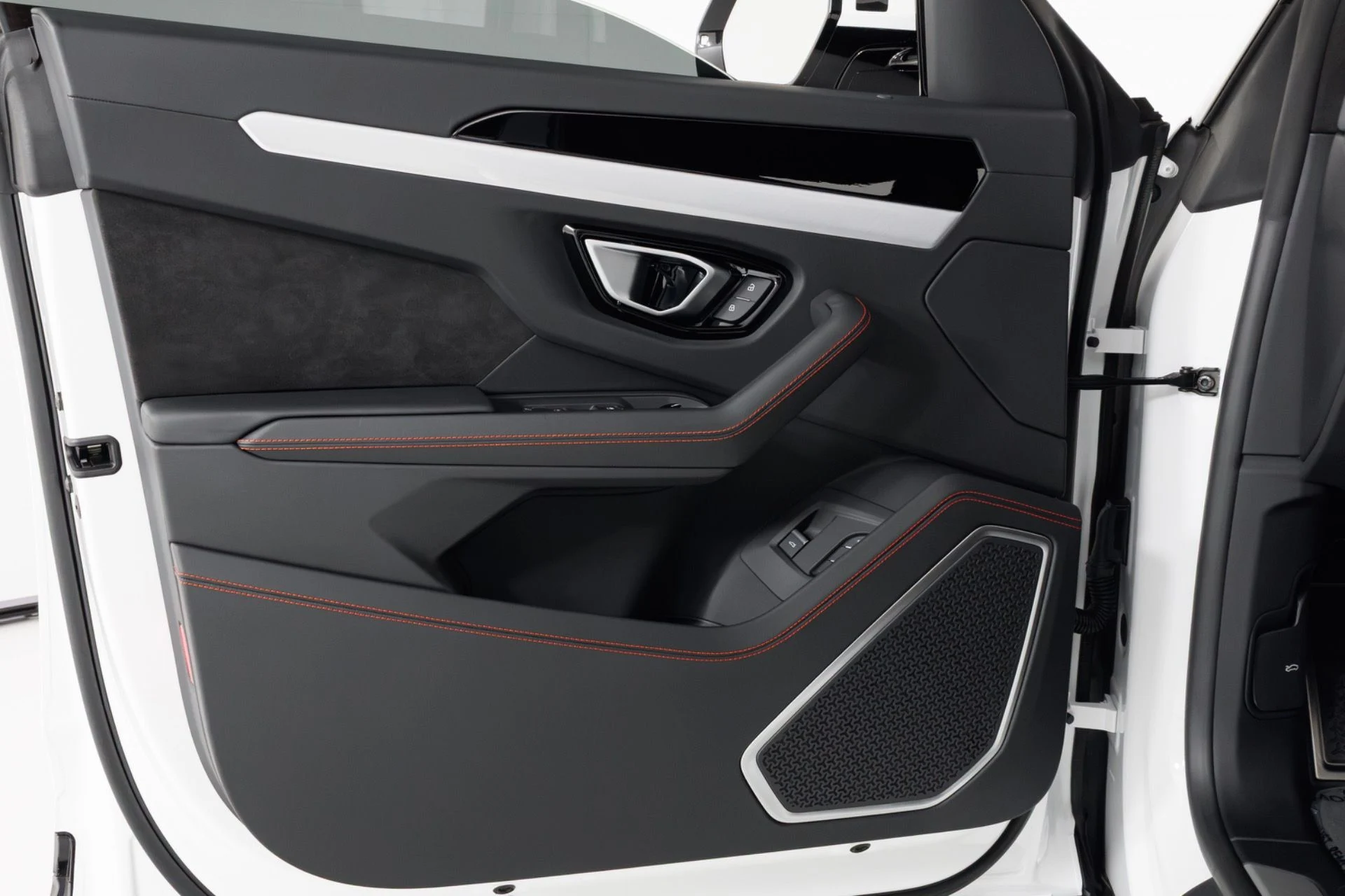 mph034_1437195569_Used_2024_Lamborghini_Urus_S_1788297644_8d2b1edd2e