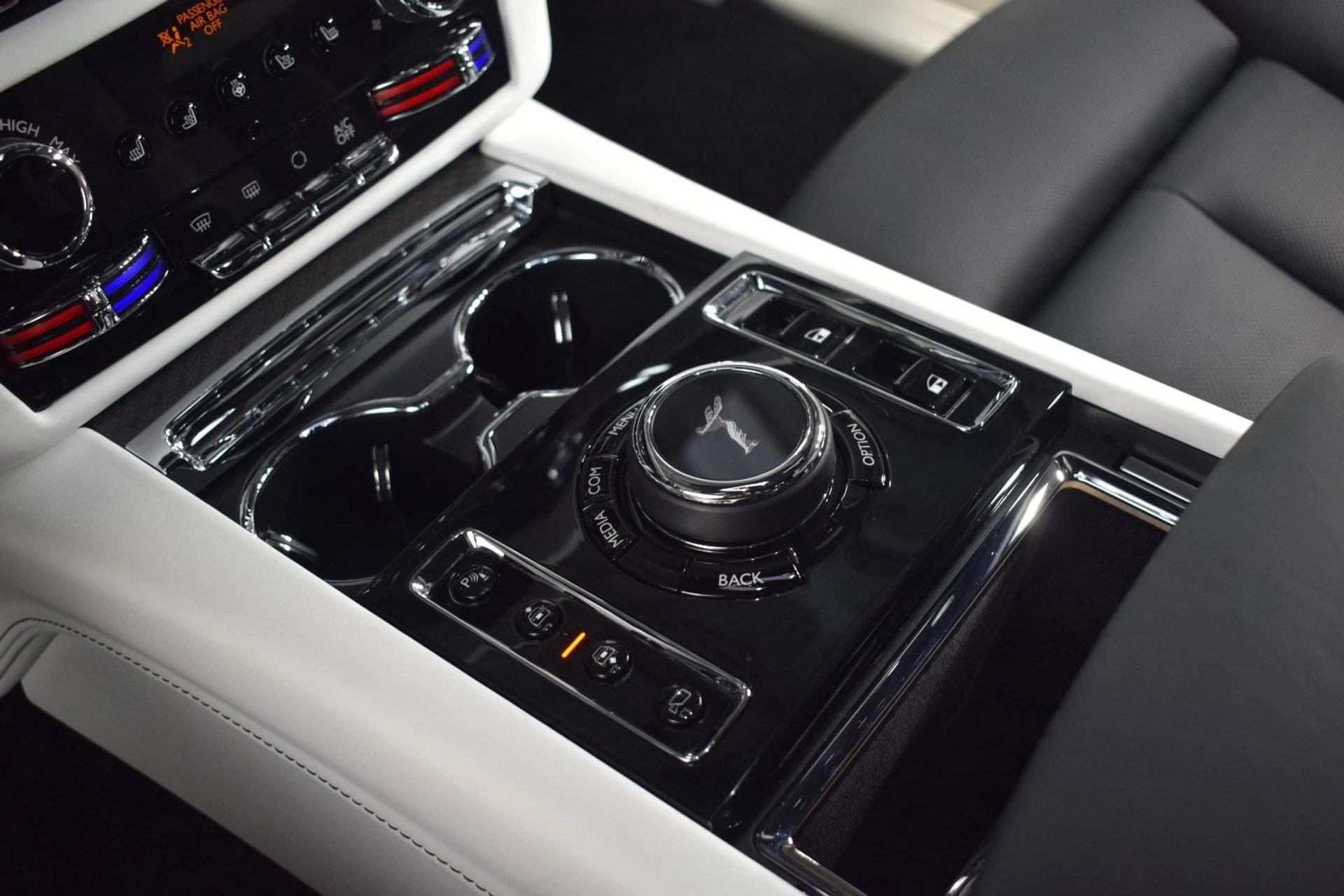 mph034_143788501_2aef9f3c1d38052c99bf215c94f94677x_e22361917e