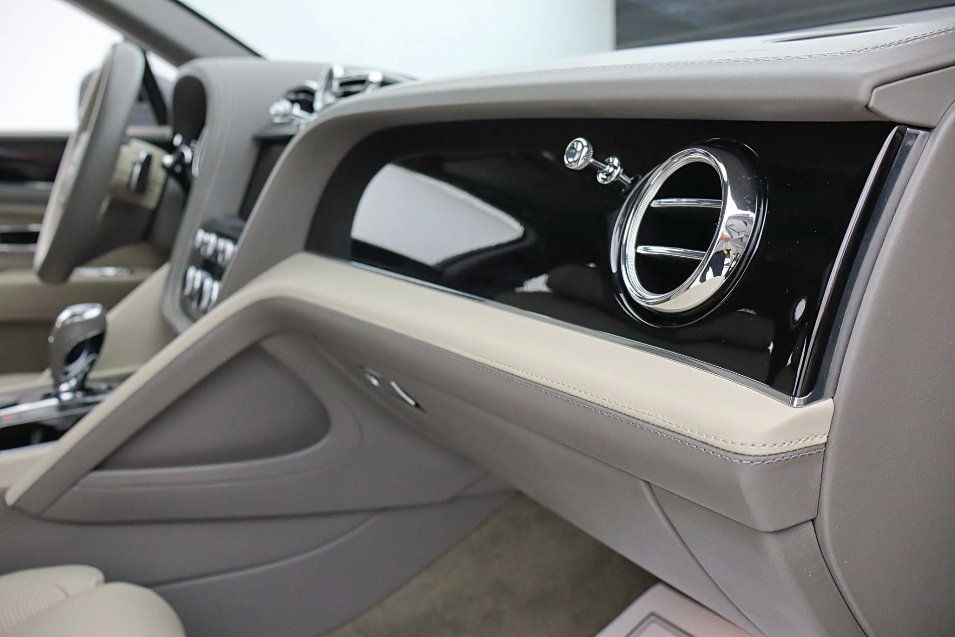 mph034_1443495090_Used_2024_Bentley_Bentayga_EWB_V8_LEASE_OPTIONS_AVAILABLE_732182cc42
