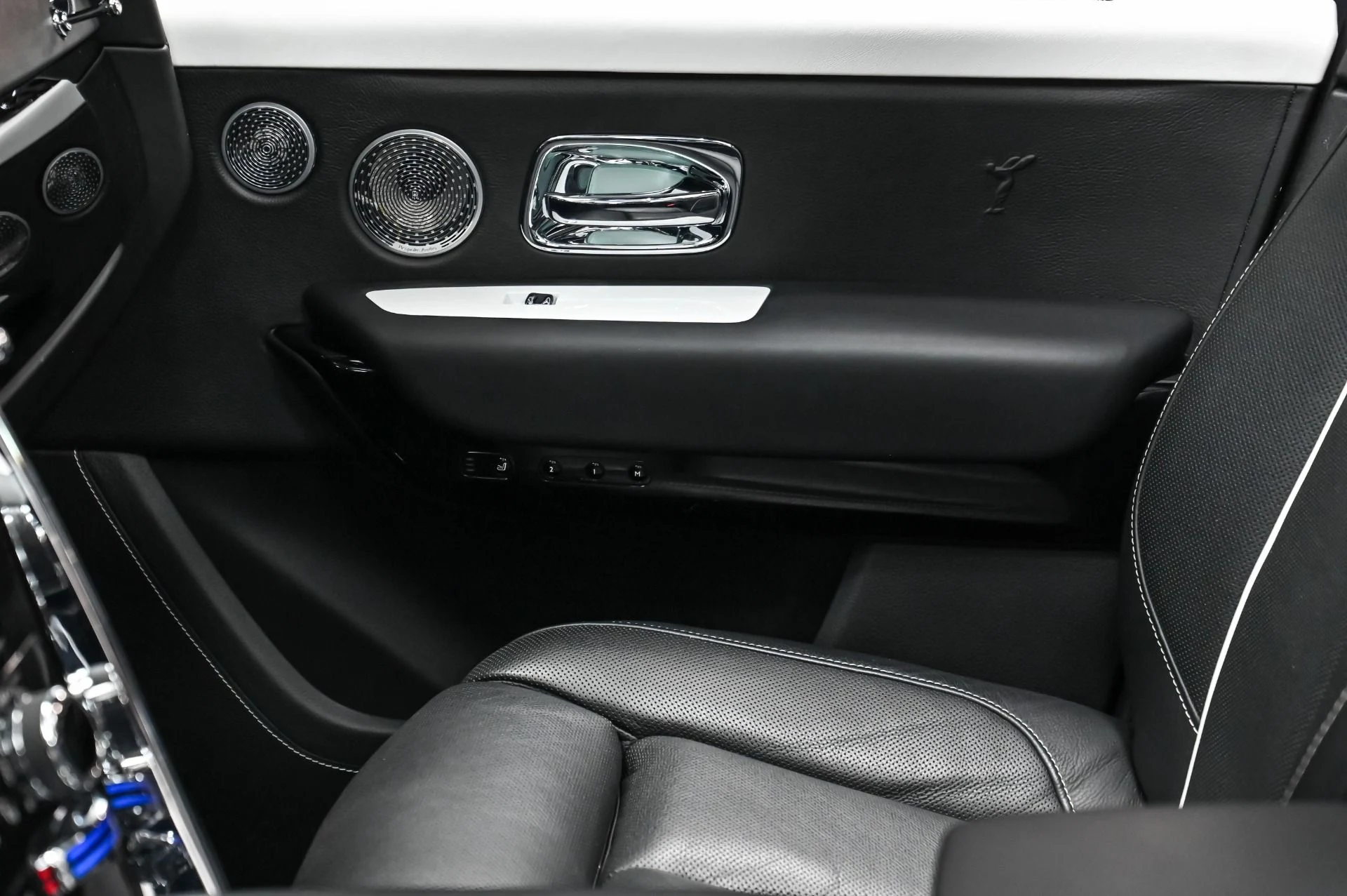 mph034_1453717572_Used_2019_Rolls_Royce_Cullinan_1761408905_8927789f7b