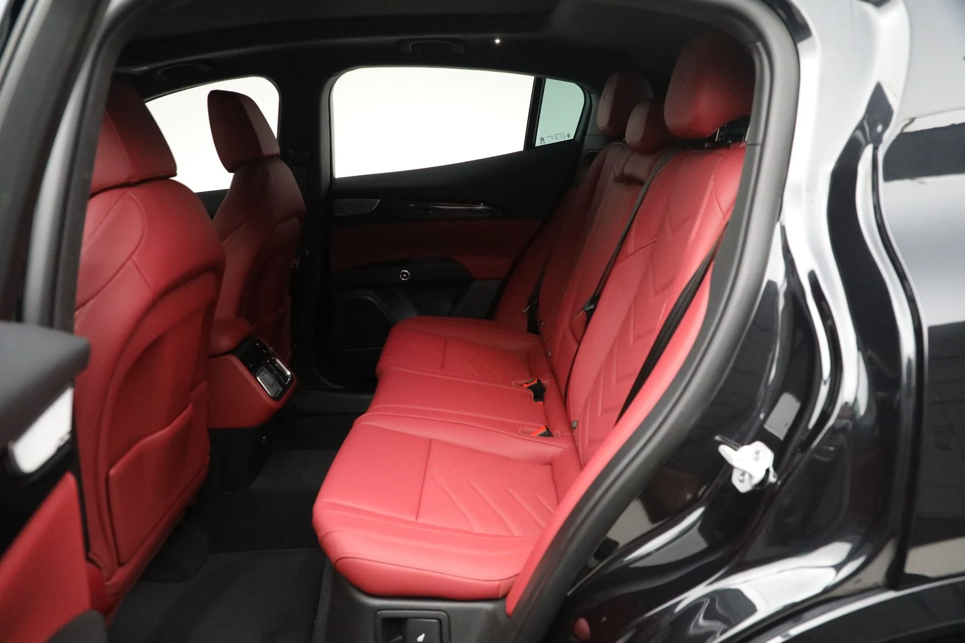 mph034_1456997837_New_2025_Maserati_Grecale_Folgore_379e146b12