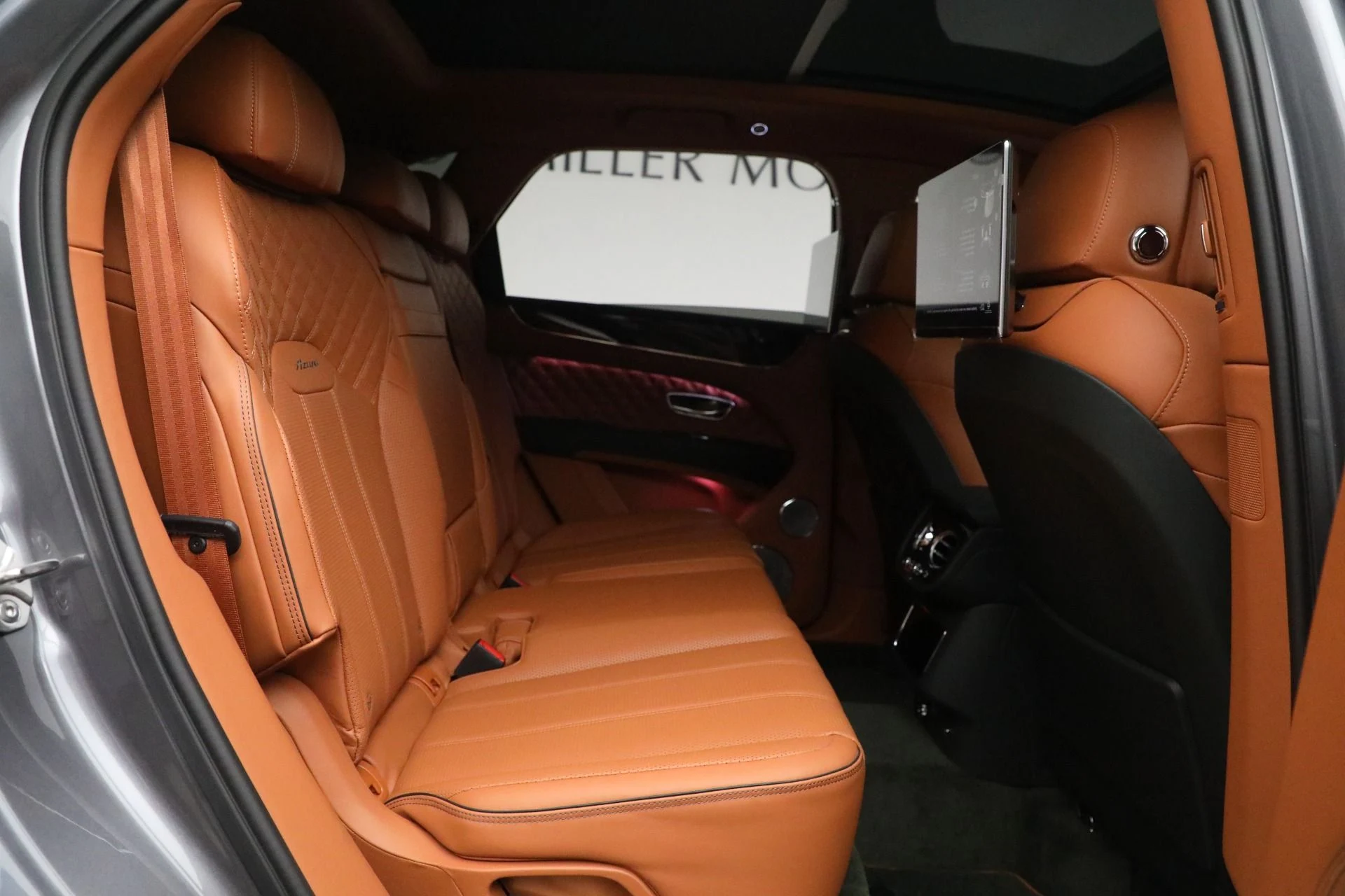 mph034_1476191544_Used_2023_Bentley_Bentayga_Azure_Hybrid_1721850994_50658eb069