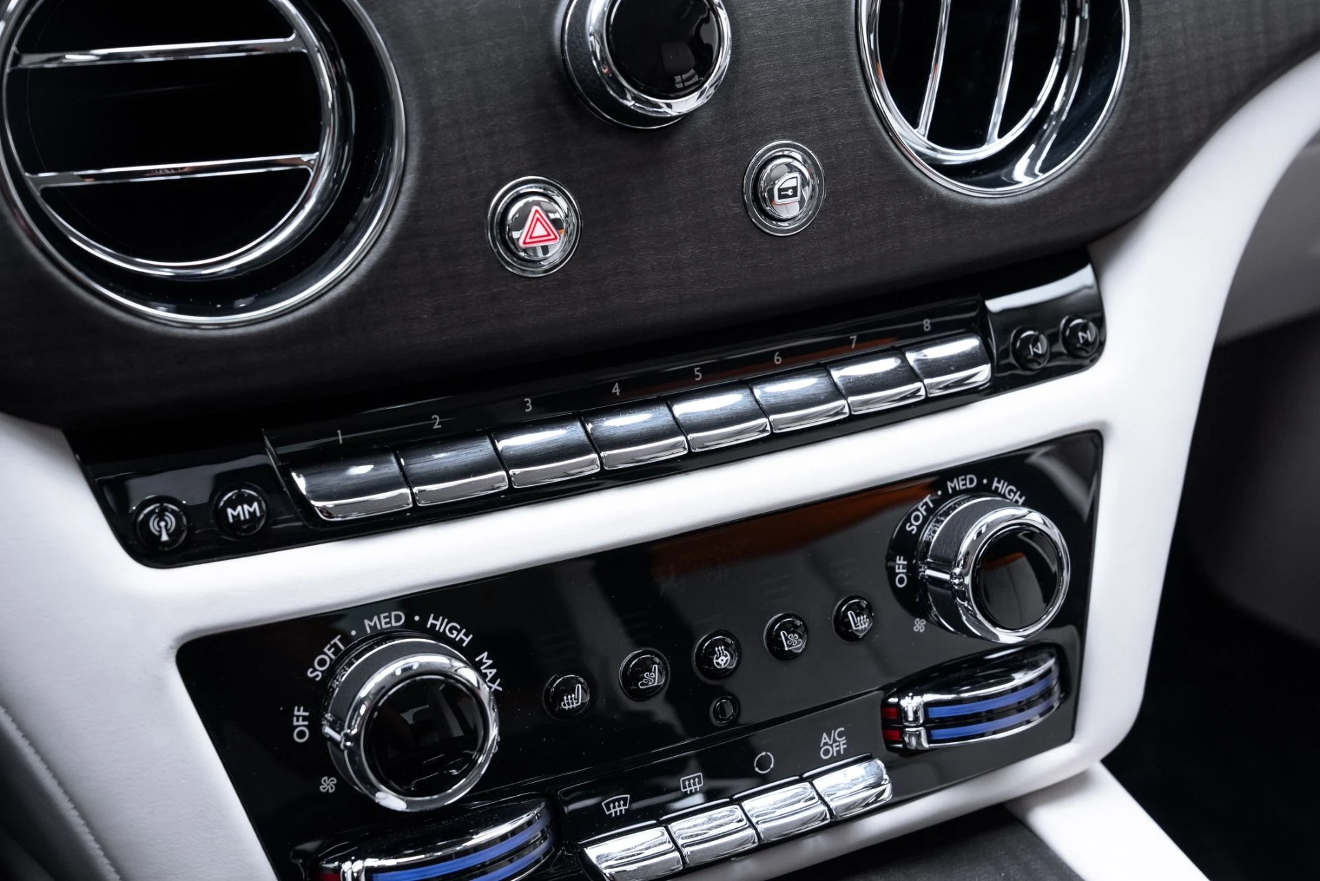 mph034_1484995458_Used_2022_Rolls_Royce_Ghost_1775153174_4f08b89d7a