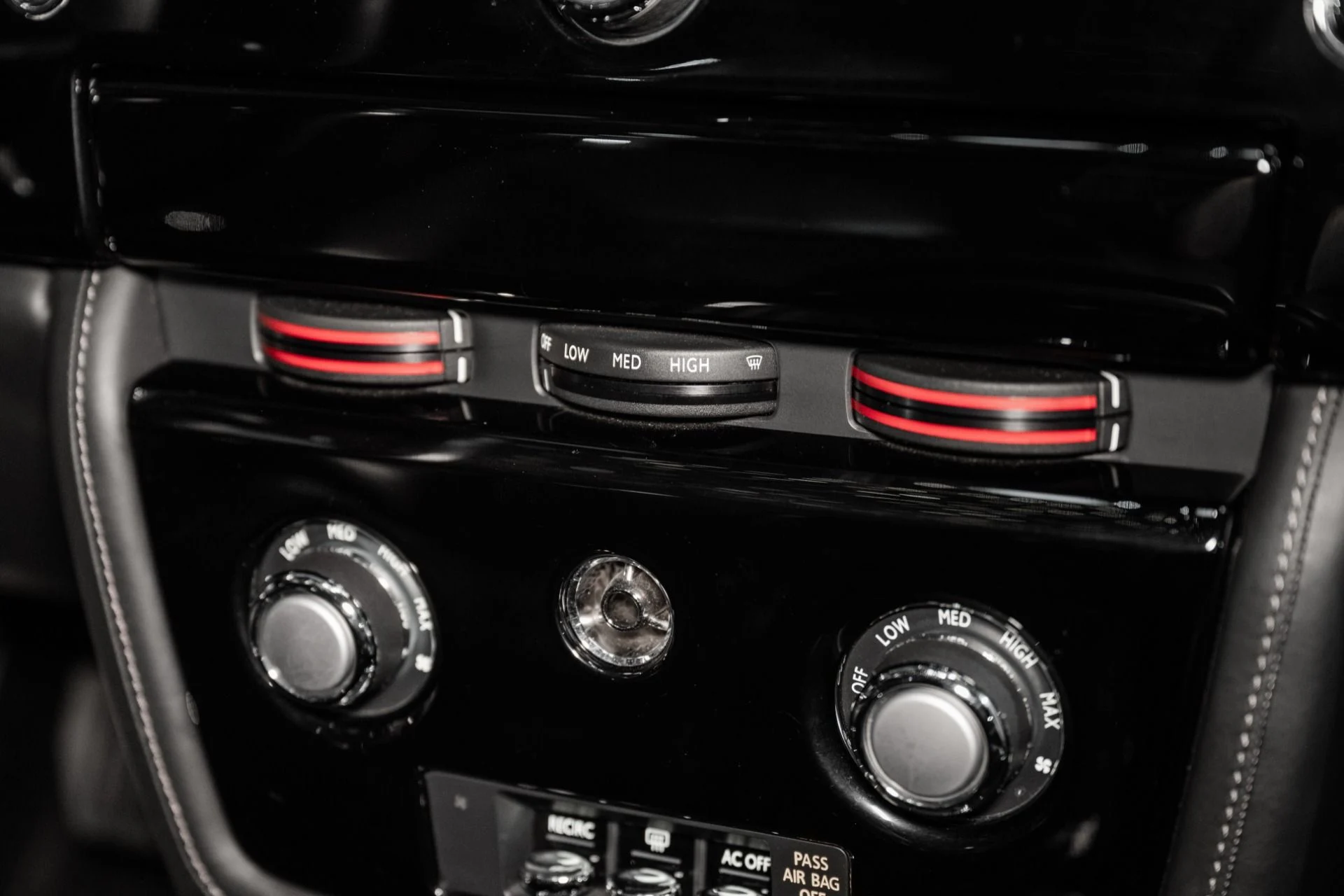mph034_1486125977_Used_2010_Rolls_Royce_Phantom_Coupe_1760972669_8b37d006f1