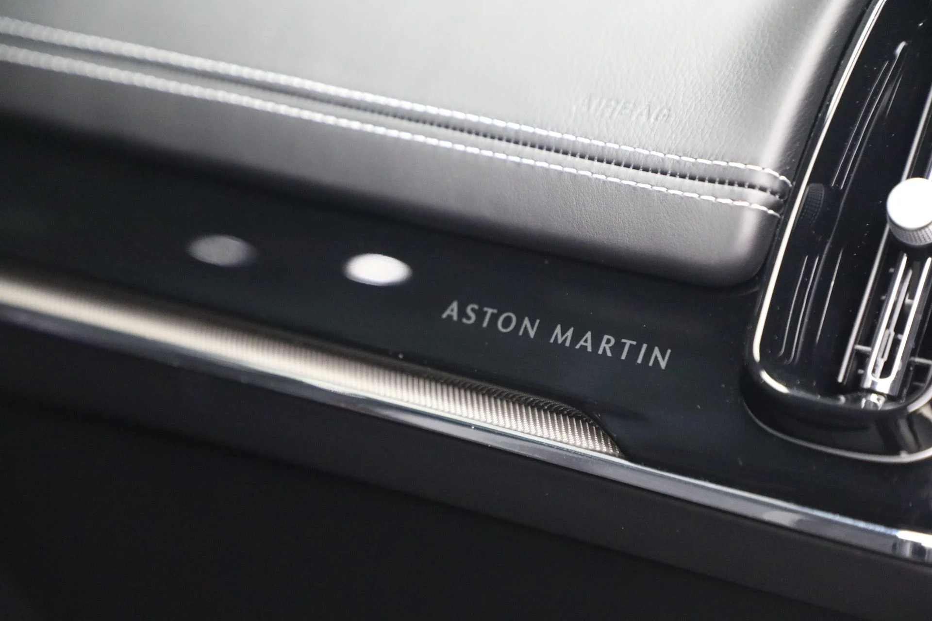 mph034_1493050460_New_2026_Aston_Martin_DBX_S_1767984157_1a17db2cea