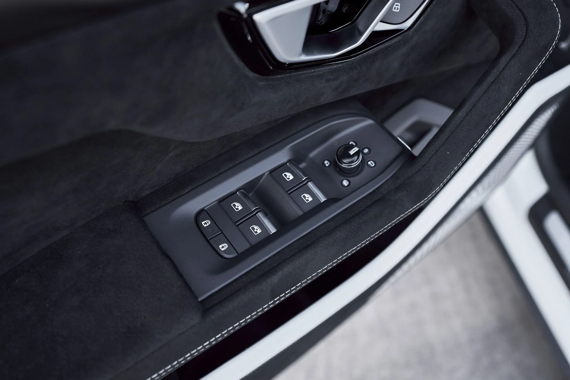 mph034_150088815_Used_2024_Lamborghini_Urus_Performante_1764730714_2d1ffd4750