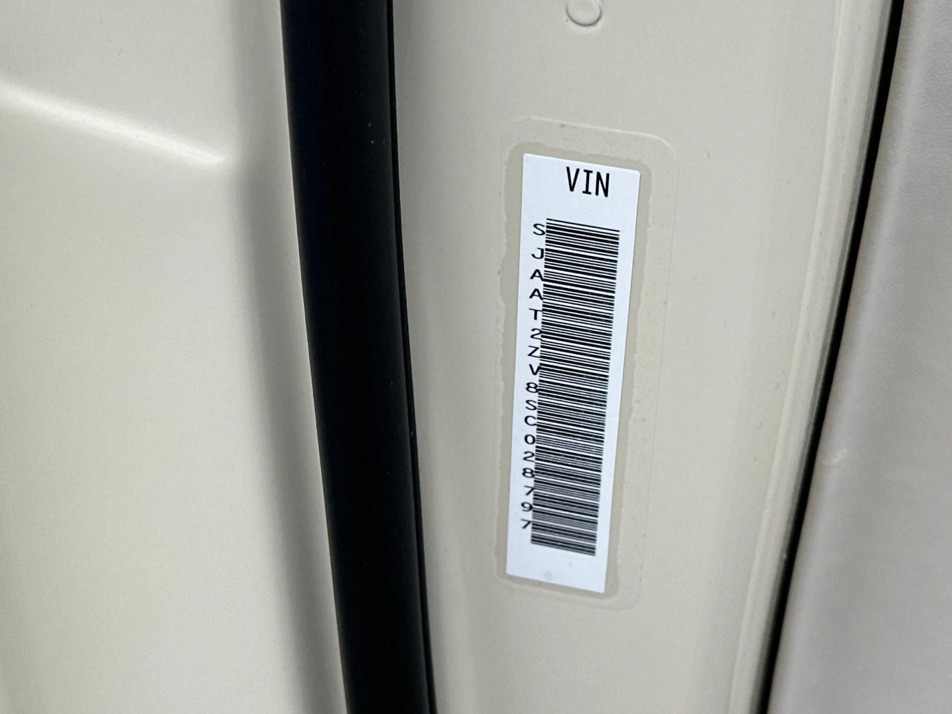 mph034_1501062841_Used_2025_Bentley_Bentayga_V8_1760604372_3505a8b6d5