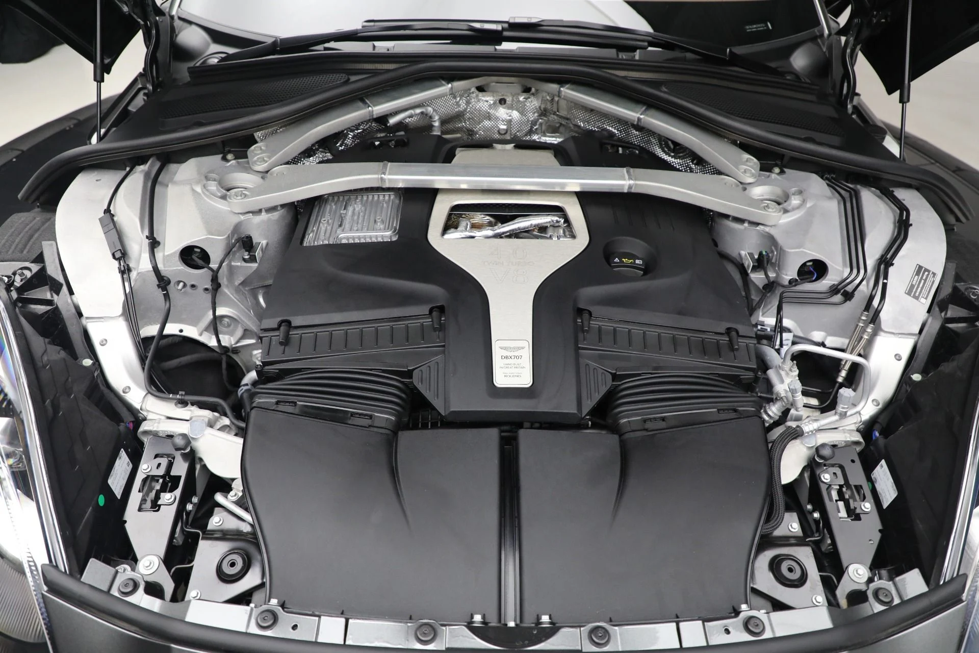 mph034_1507263070_New_2025_Aston_Martin_DBX_707_a7507b1336
