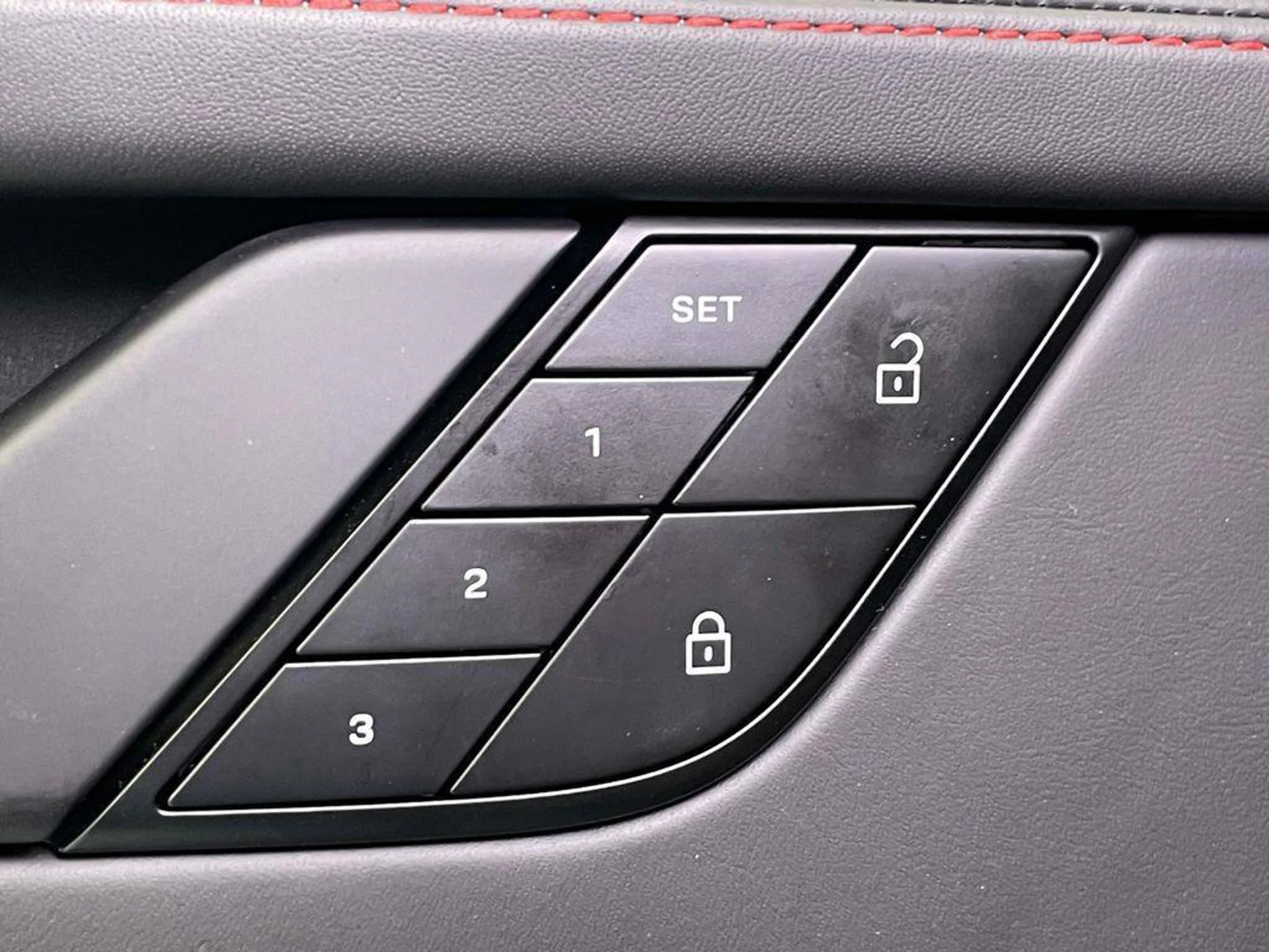 mph034_1508906975_Ezbvrf_R6_M5_T_Go_HXW_Oca_2ttl9_HI_8f7184c0e0