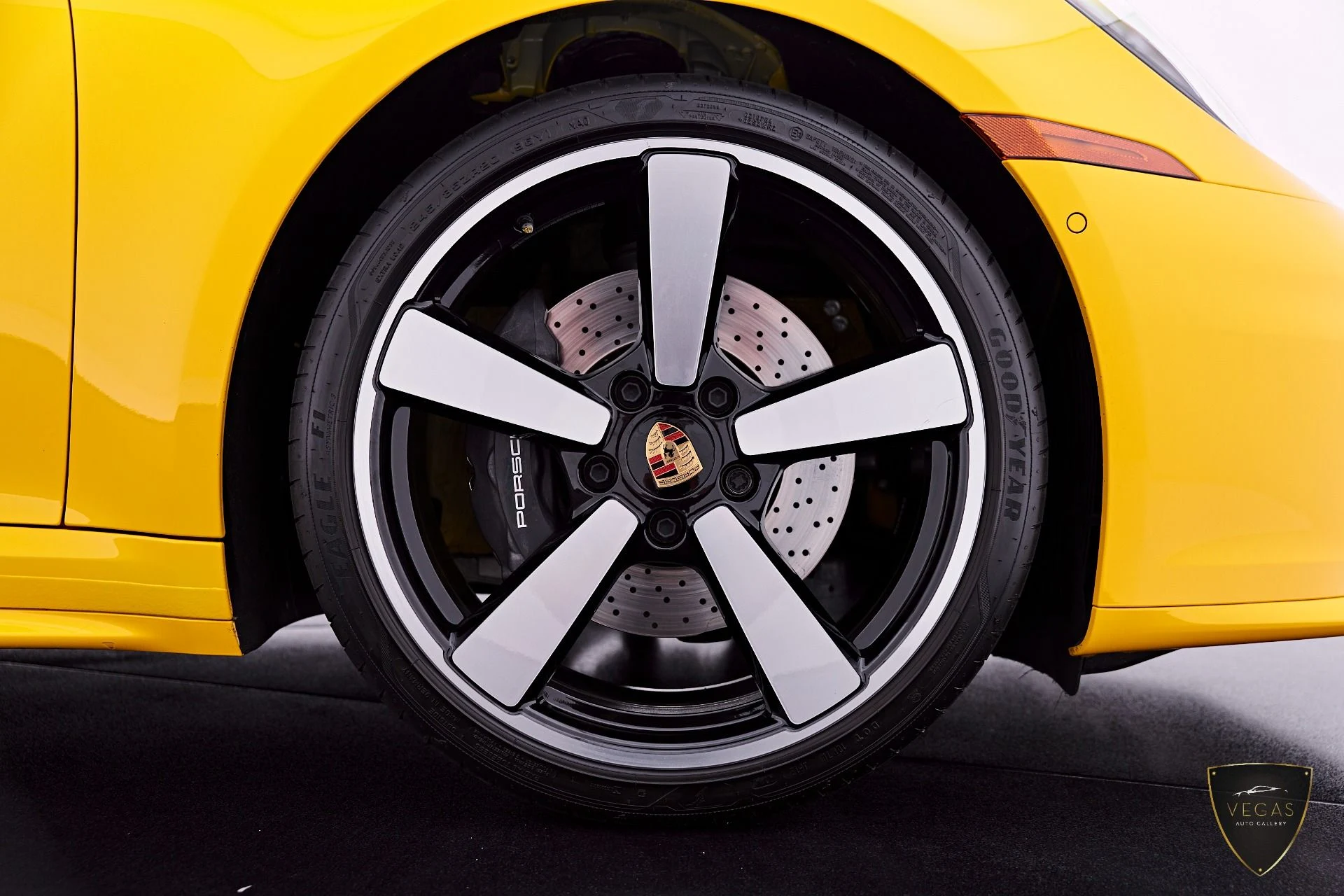 mph034_152120996_Used_2025_Porsche_911_Carrera_1784942517_055bddf1c2