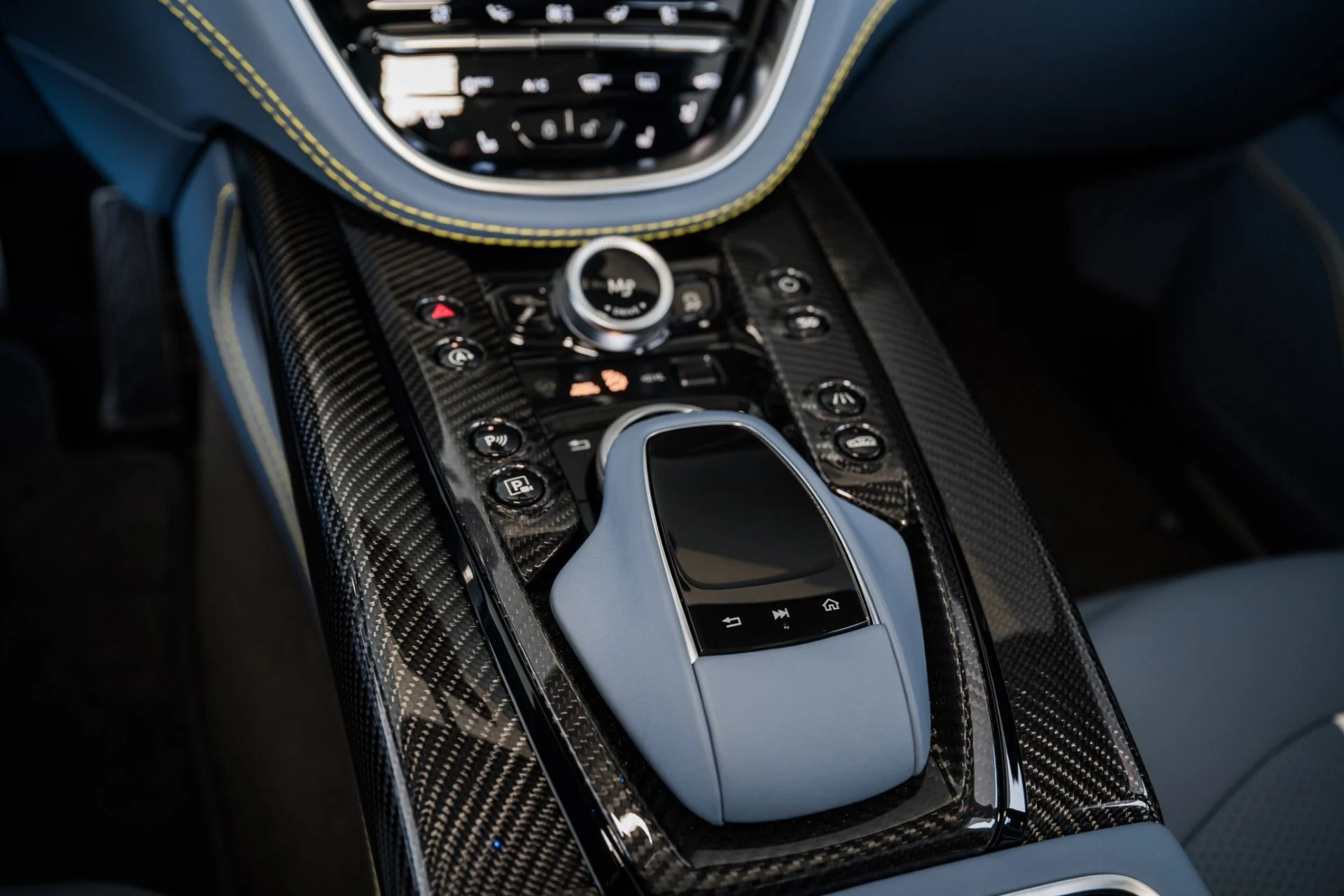 mph034_1527260308_Used_2023_Aston_Martin_DBX_707_1728832242_73970b720c