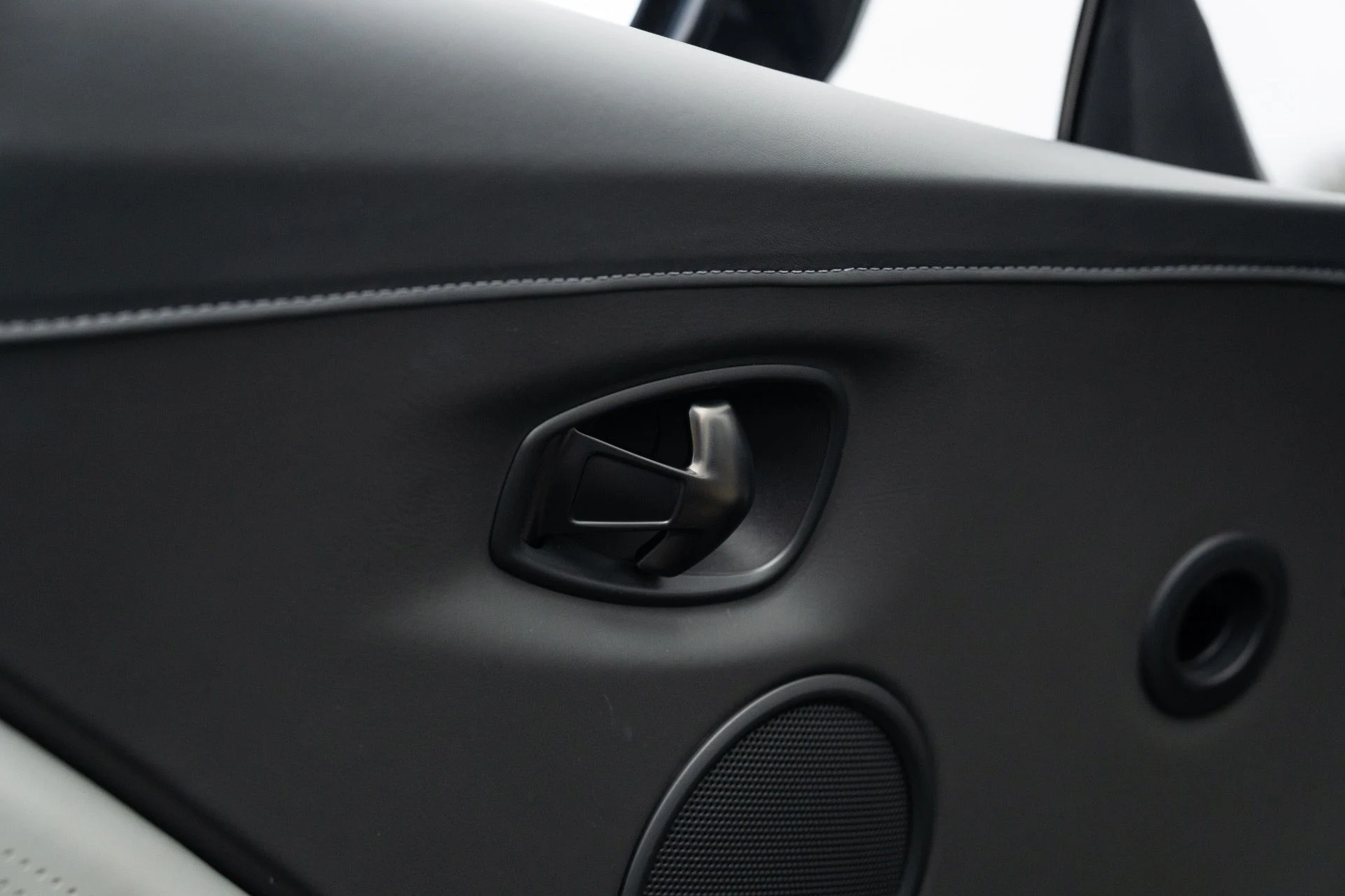 mph034_1557560360_Used_2023_Aston_Martin_Vantage_V8_1773336980_571289c1a3