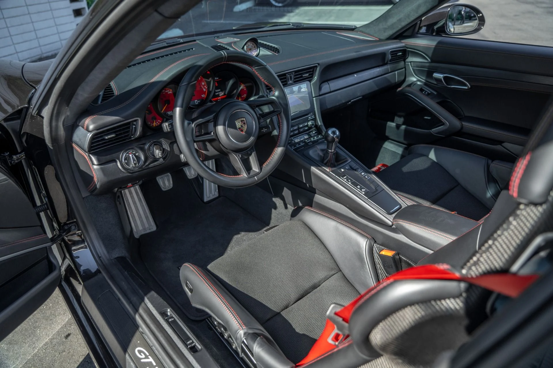 mph034_1562467342_Used_2019_Porsche_911_GT_3_Touring_1760739236_fceaf91d6f