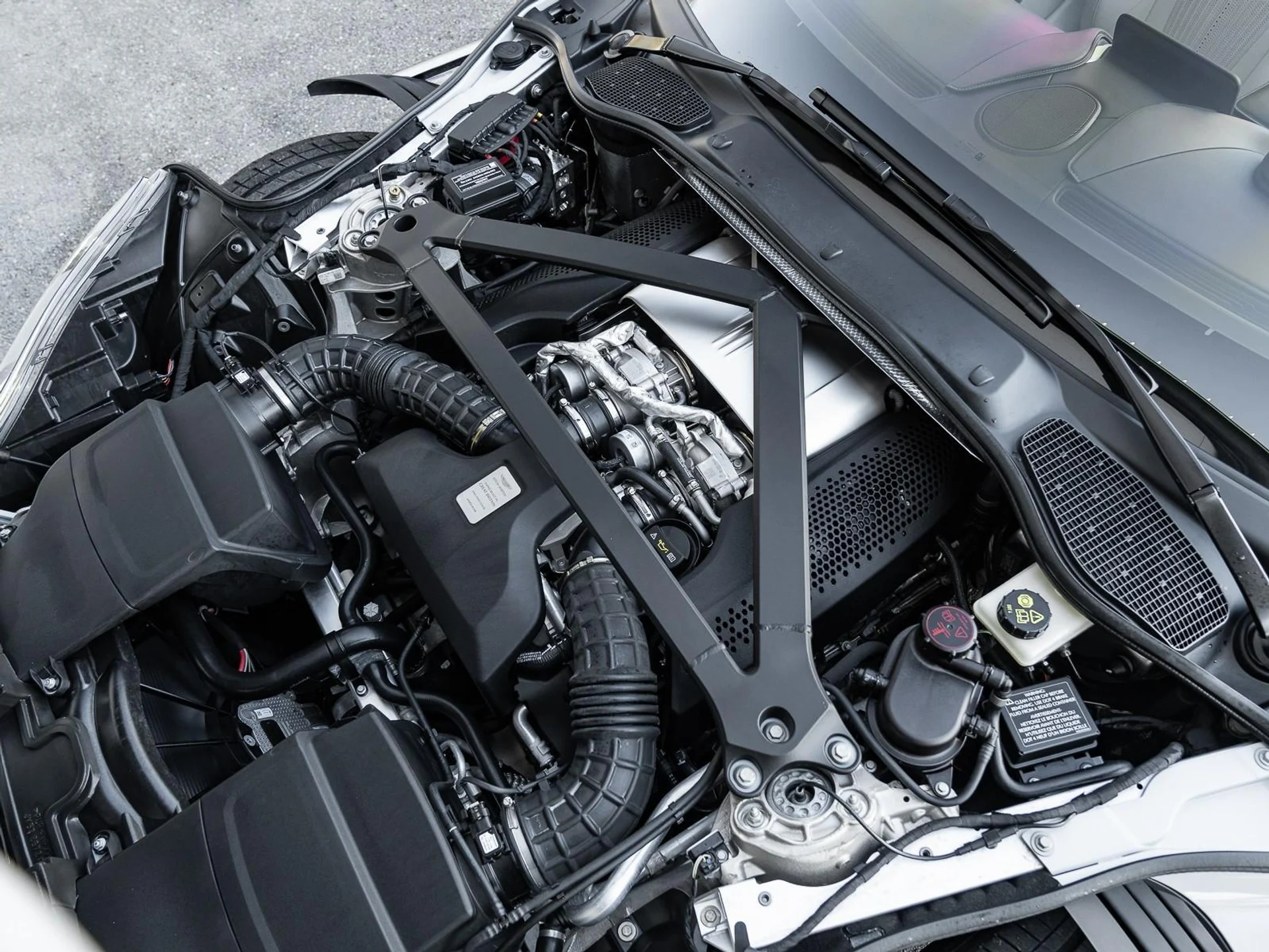 mph034_15652069_Used_2022_Aston_Martin_DB_11_1767028113_f251828348