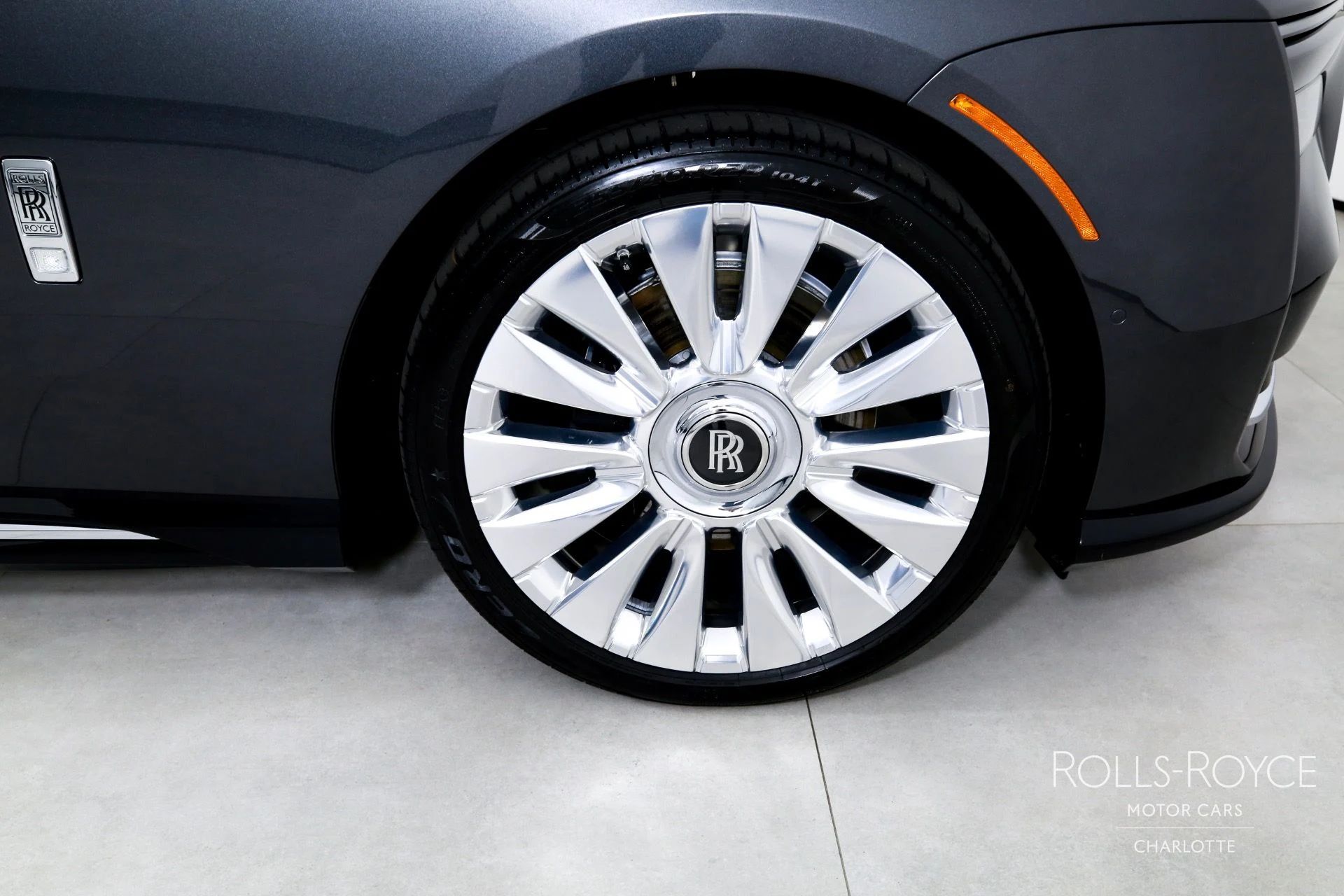 mph034_15722872_Used_2025_Rolls_Royce_Spectre_1759510390_22e057c022