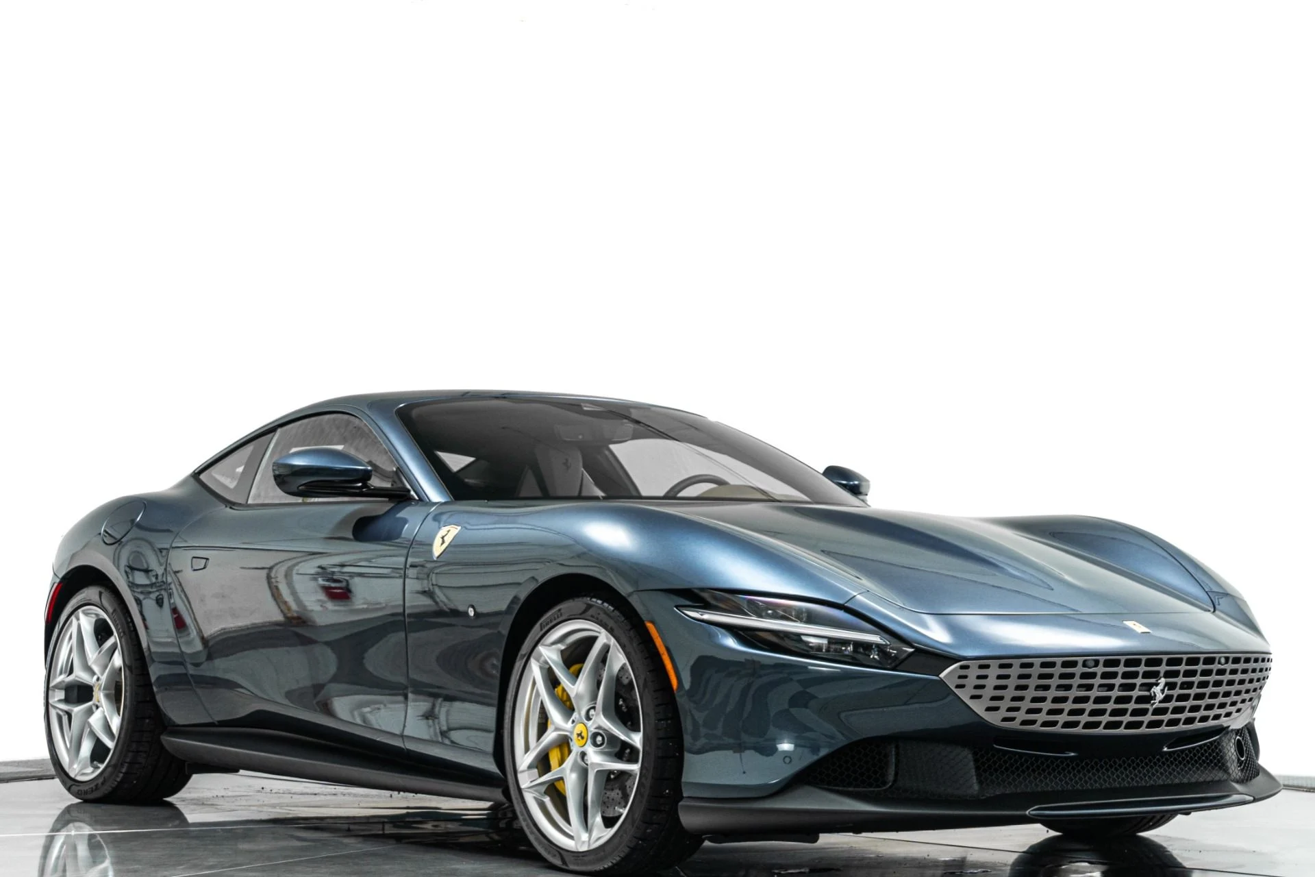 mph034_1574234943_Used_2022_Ferrari_Roma_Low_Miles_Ventilated_Daytona_Seats_Two_Tone_Interior_Beautiful_1791313044_8a13dd0419
