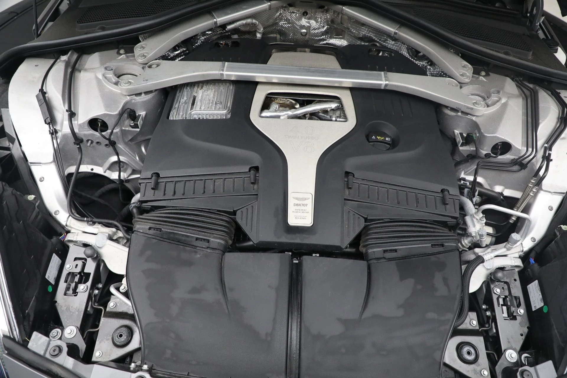 mph034_1577338045_New_2025_Aston_Martin_DBX_707_1762018387_8b7cfa8524