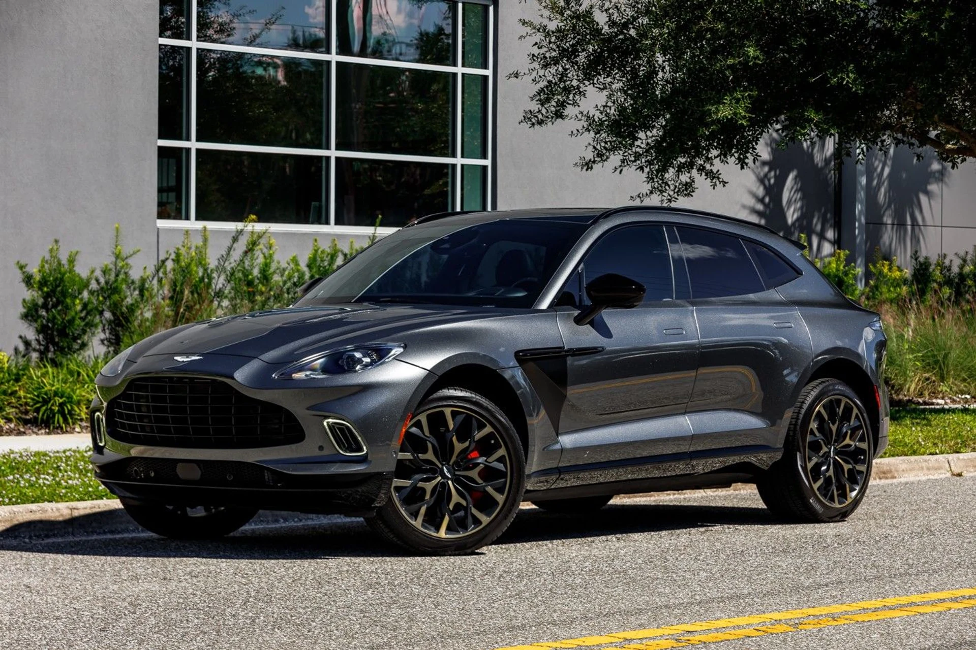 mph034_1586003654_Used_2021_Aston_Martin_DBX_39fcbe50e1