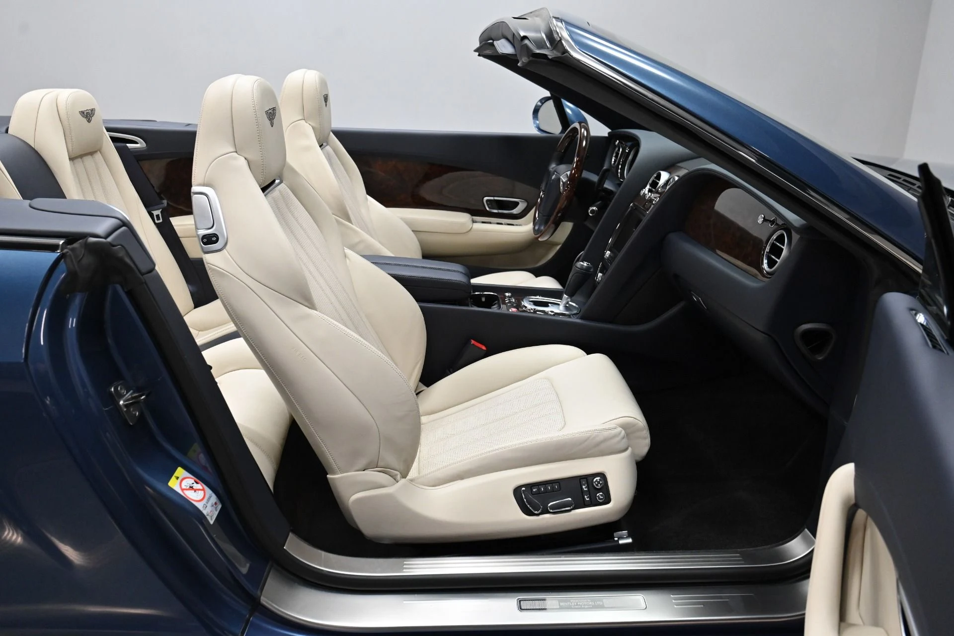 mph034_1596779095_Used_2014_Bentley_Continental_GTC_1751561855_824d12a45d
