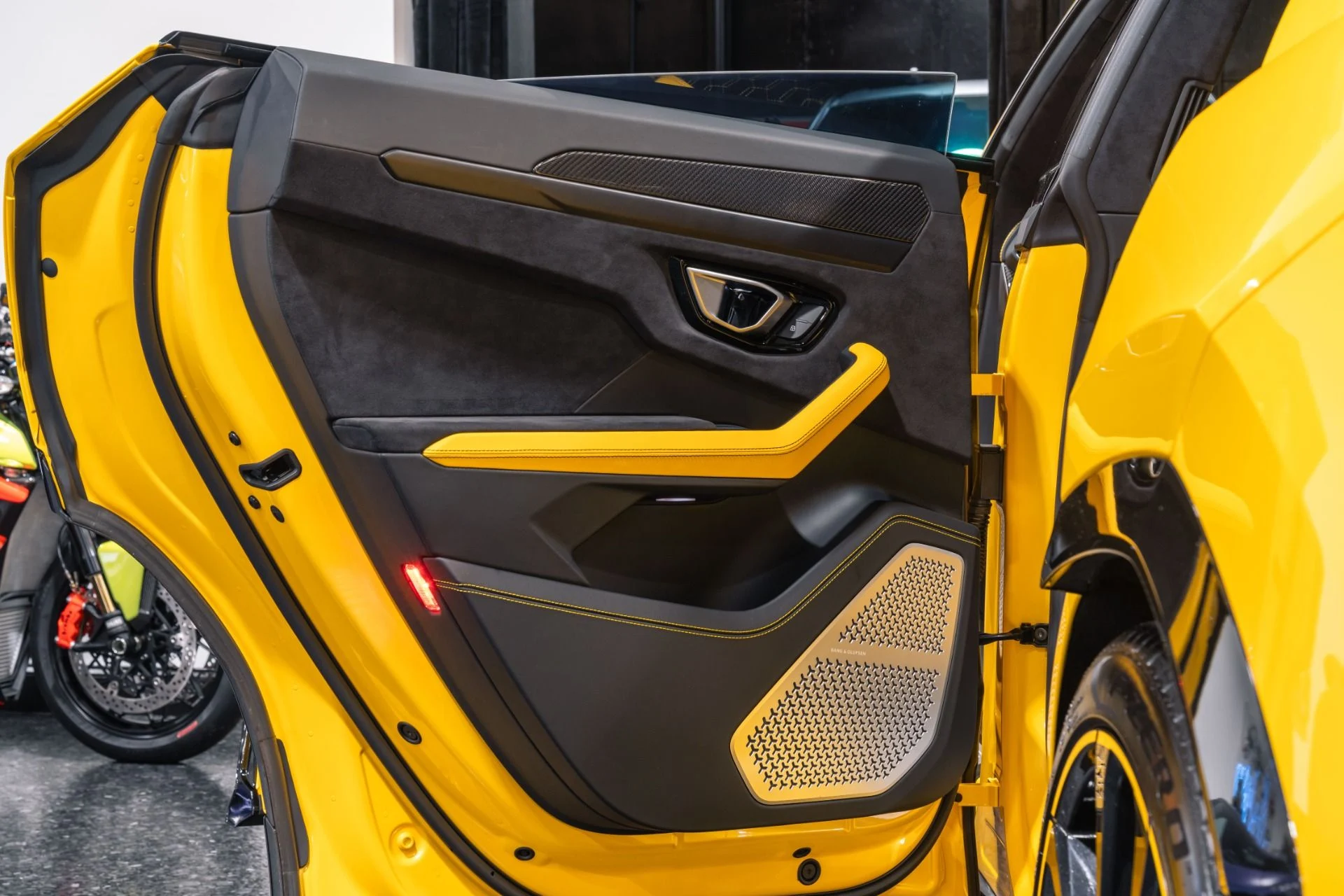 mph034_1629179439_Used_2021_Lamborghini_Urus_Pearl_Capsule_w_FULL_RYFT_Exhaust_1771450400_049188fd06