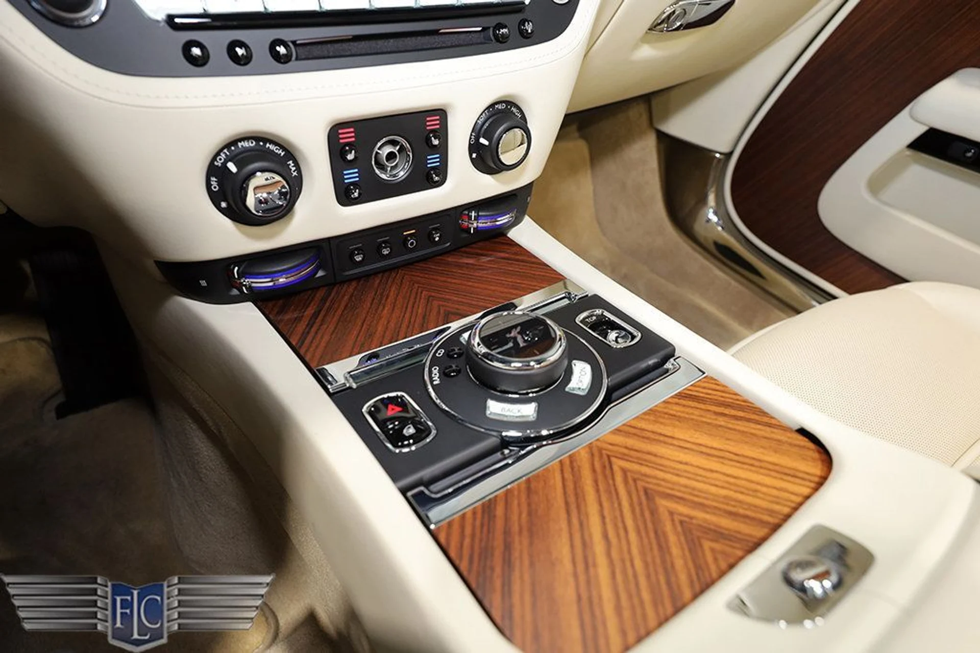mph034_1640450331_used_2016_rolls_royce_dawn_2drconvertible_9689_23037962_35_1024_e7defb0b1c