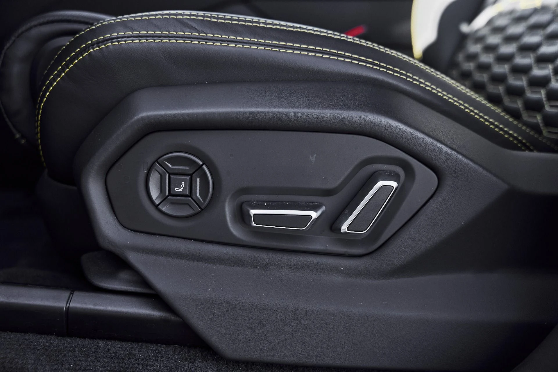 mph034_1662822255_Used_2024_Lamborghini_Urus_S_1780082872_cf1bdd25f2
