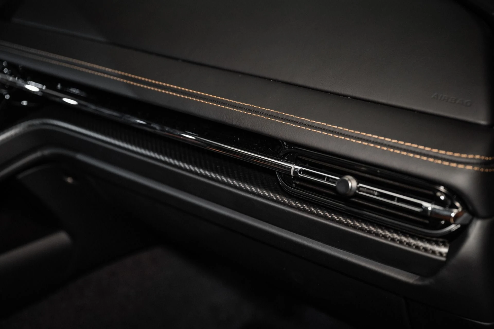 mph034_1666445937_Used_2025_Aston_Martin_DB_12_Coupe_1742566094_0e3c630d3e