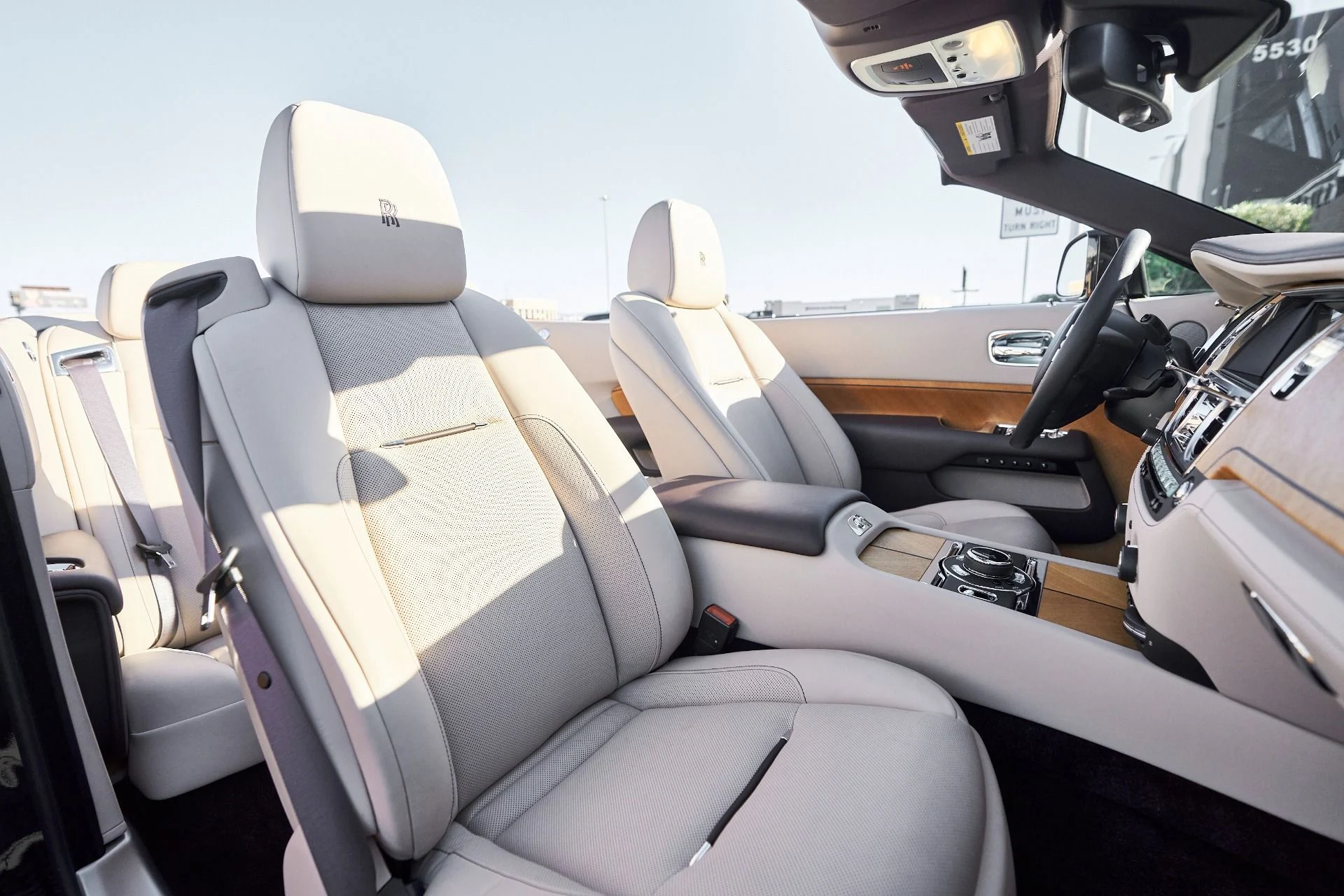 mph034_1669405643_Used_2020_Rolls_Royce_Dawn_Base_1762645822_314a4b2171