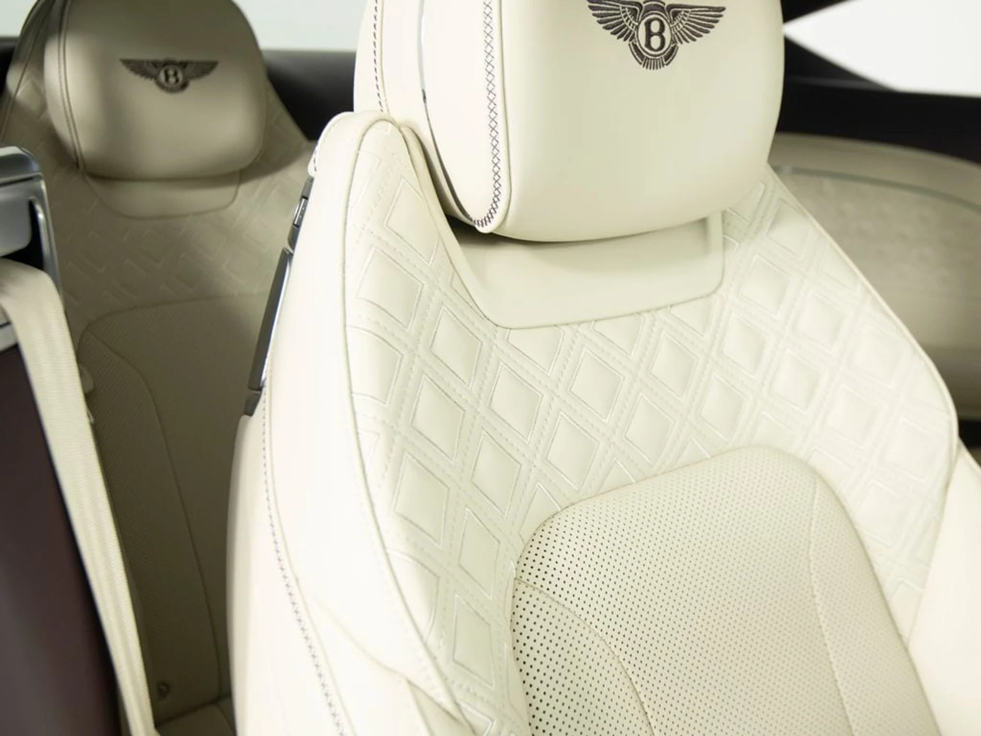 mph034_1675387599_32c2bbaef436fa19d97651f908772931x_c7fff9aa34