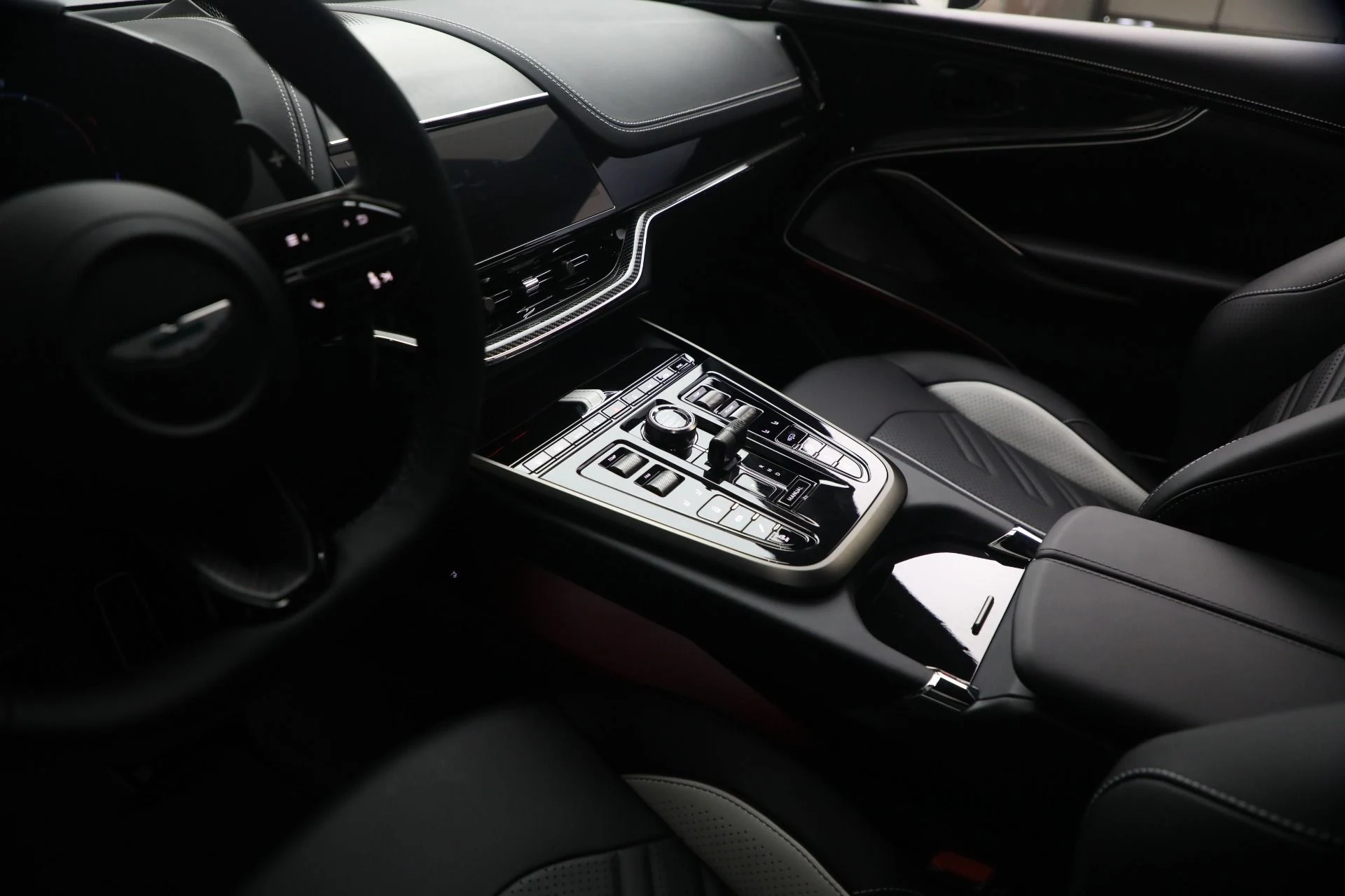 mph034_1685049169_New_2026_Aston_Martin_DBX_S_1779888036_b9f0b6f441