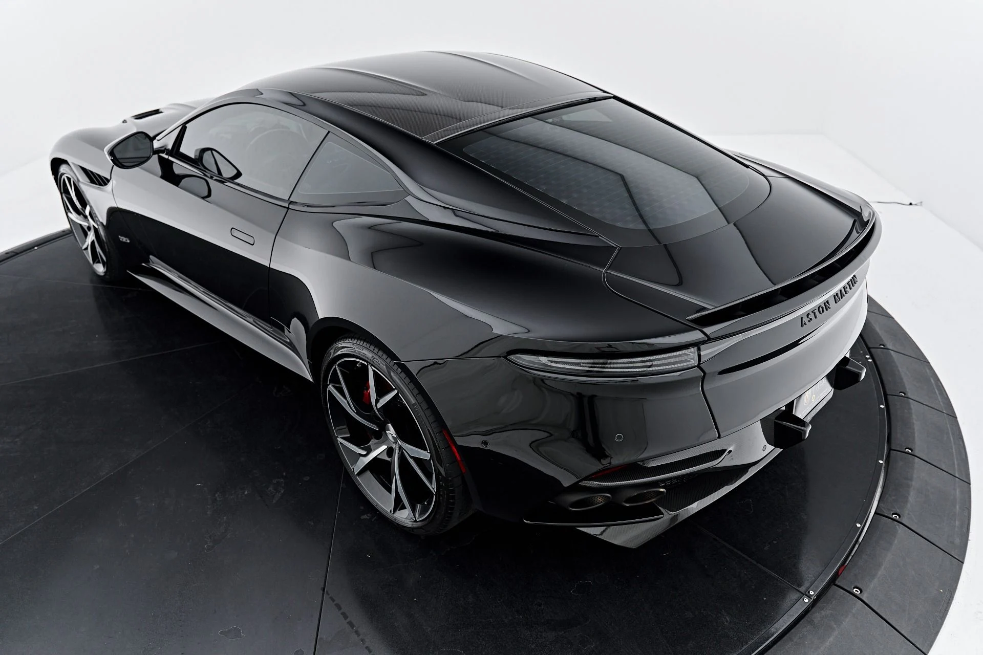 mph034_1688465231_Used_2019_Aston_Martin_DBS_Superleggera_1791337461_953af8f654