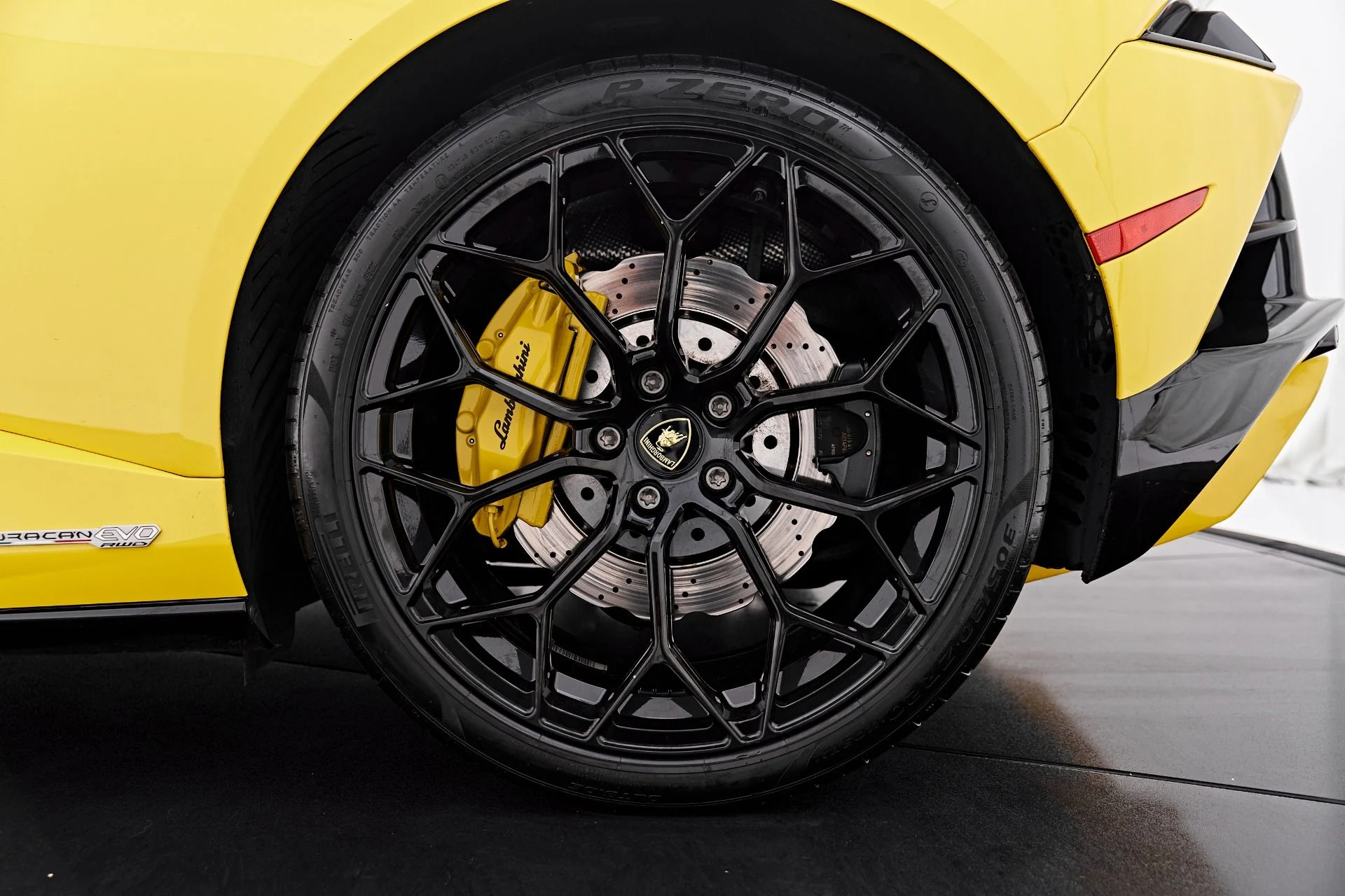 mph034_1705433181_Used_2022_Lamborghini_Huracan_EVO_Base_1787357849_cc6ac733be