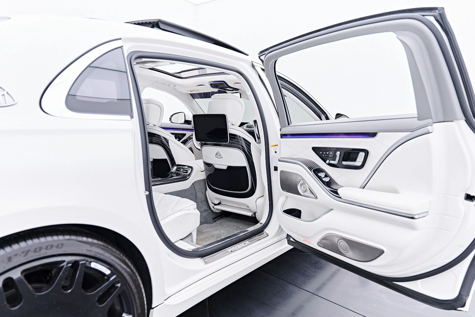 mph034_1713212890_Used_2022_Mercedes_Benz_S_Class_Maybach_S_580_1788213279_fcd99398aa