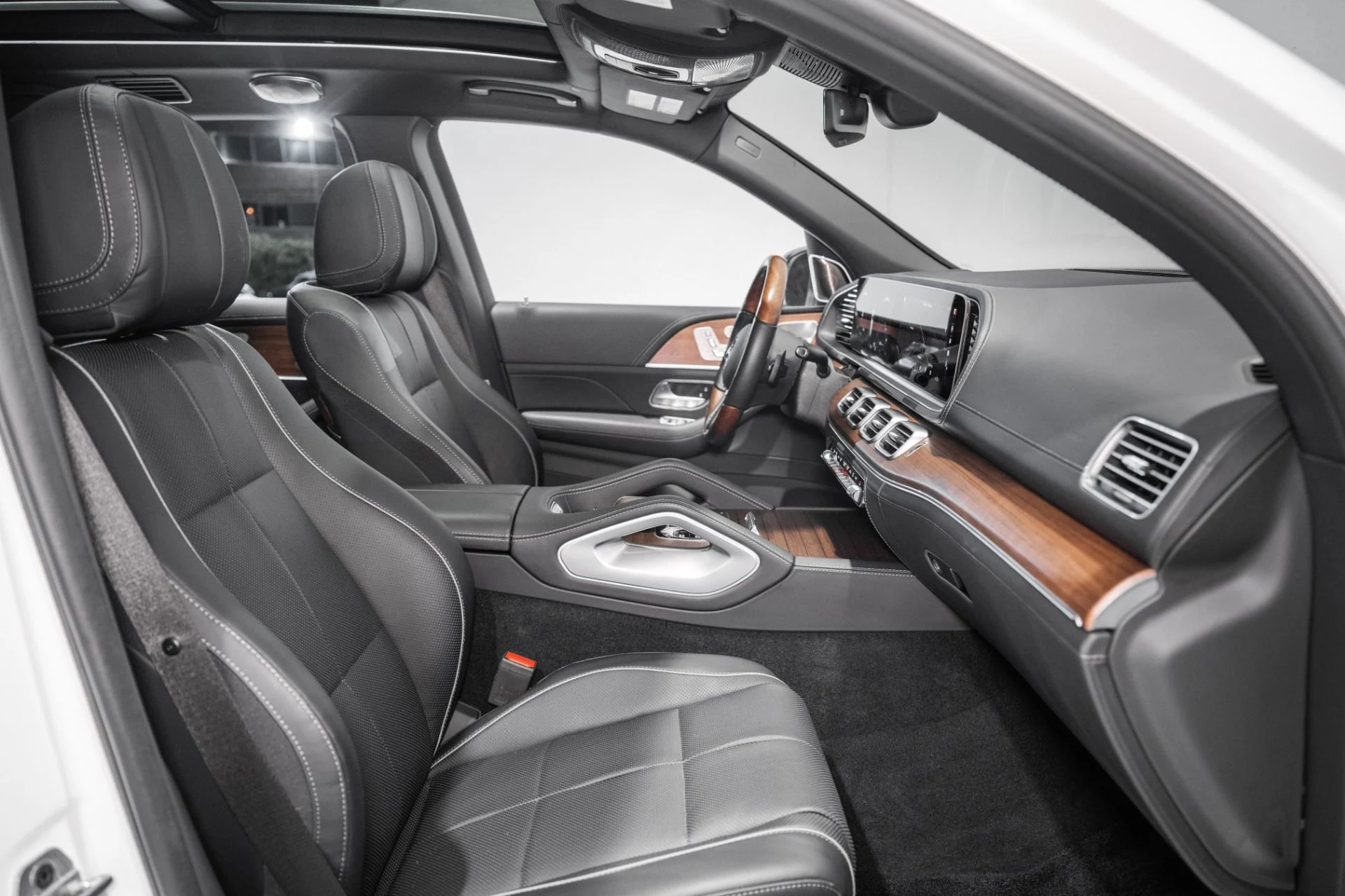 mph034_1726672317_Used_2023_Mercedes_Benz_GLS_Maybach_GLS_600_1762354967_43a7f8b96b