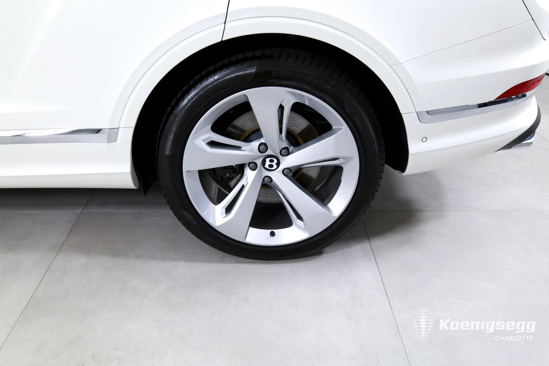 mph034_1743964515_Used_2023_Bentley_Bentayga_Hybrid_1760985662_8c8dda9b41