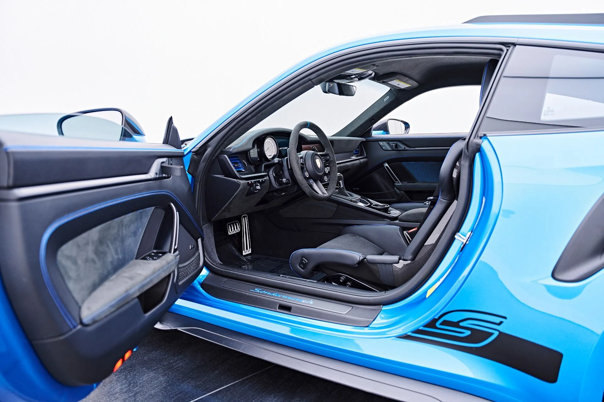 mph034_1756882696_Used_2024_Porsche_911_GT_3_RS_1789729438_f9f09022f1