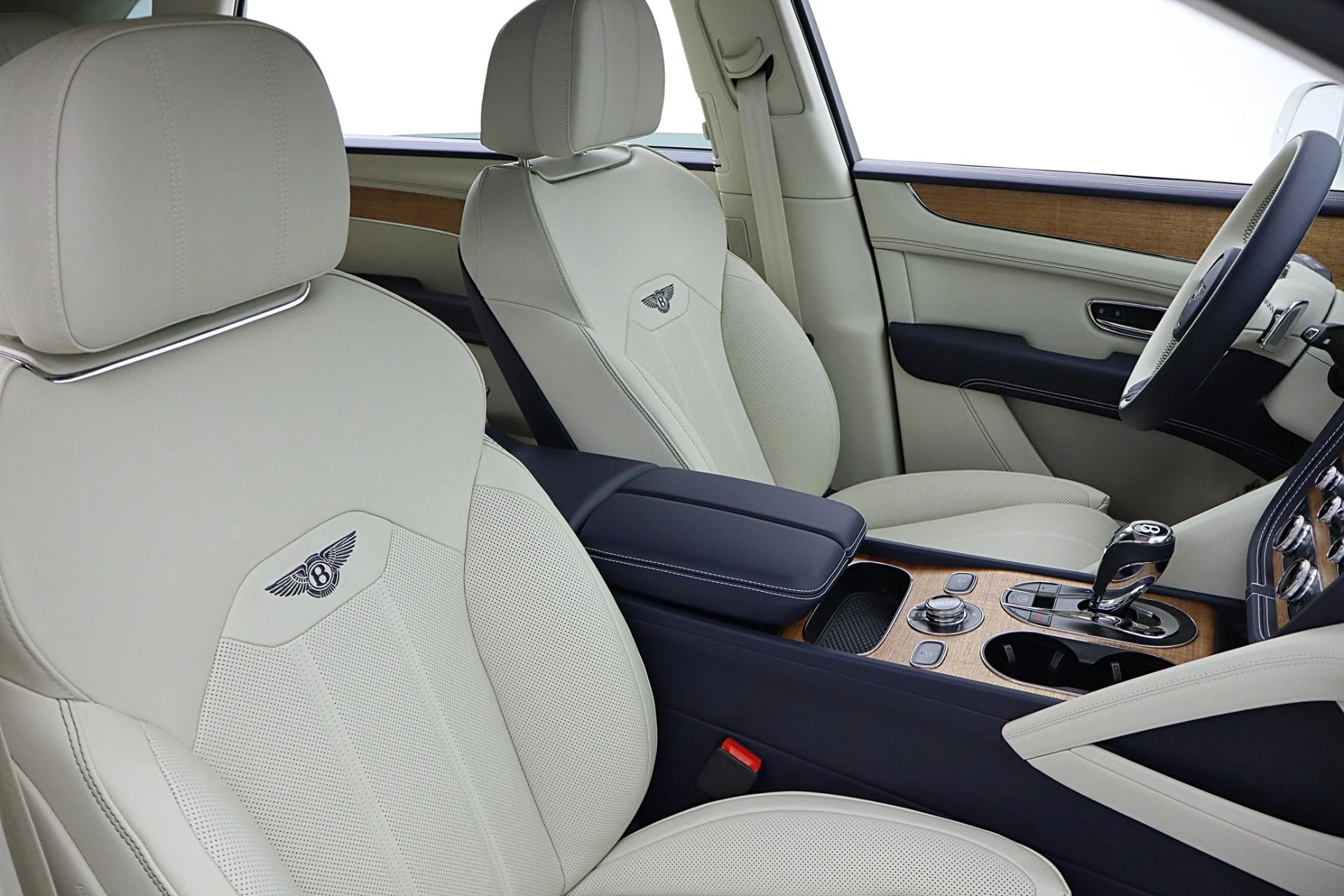 mph034_1764985639_New_2026_Bentley_Bentayga_EWB_V8_cdc0345eb8