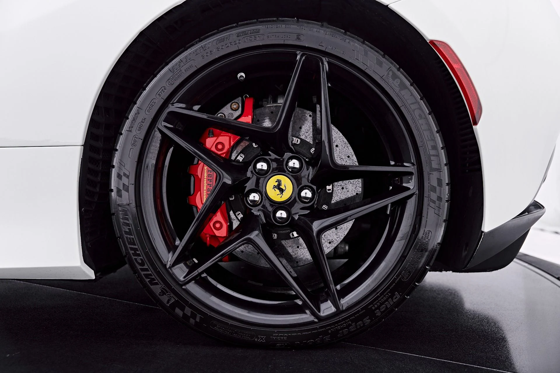 mph034_176706833_Used_2022_Ferrari_F8_Spider_Base_1784162274_cdba4432cd