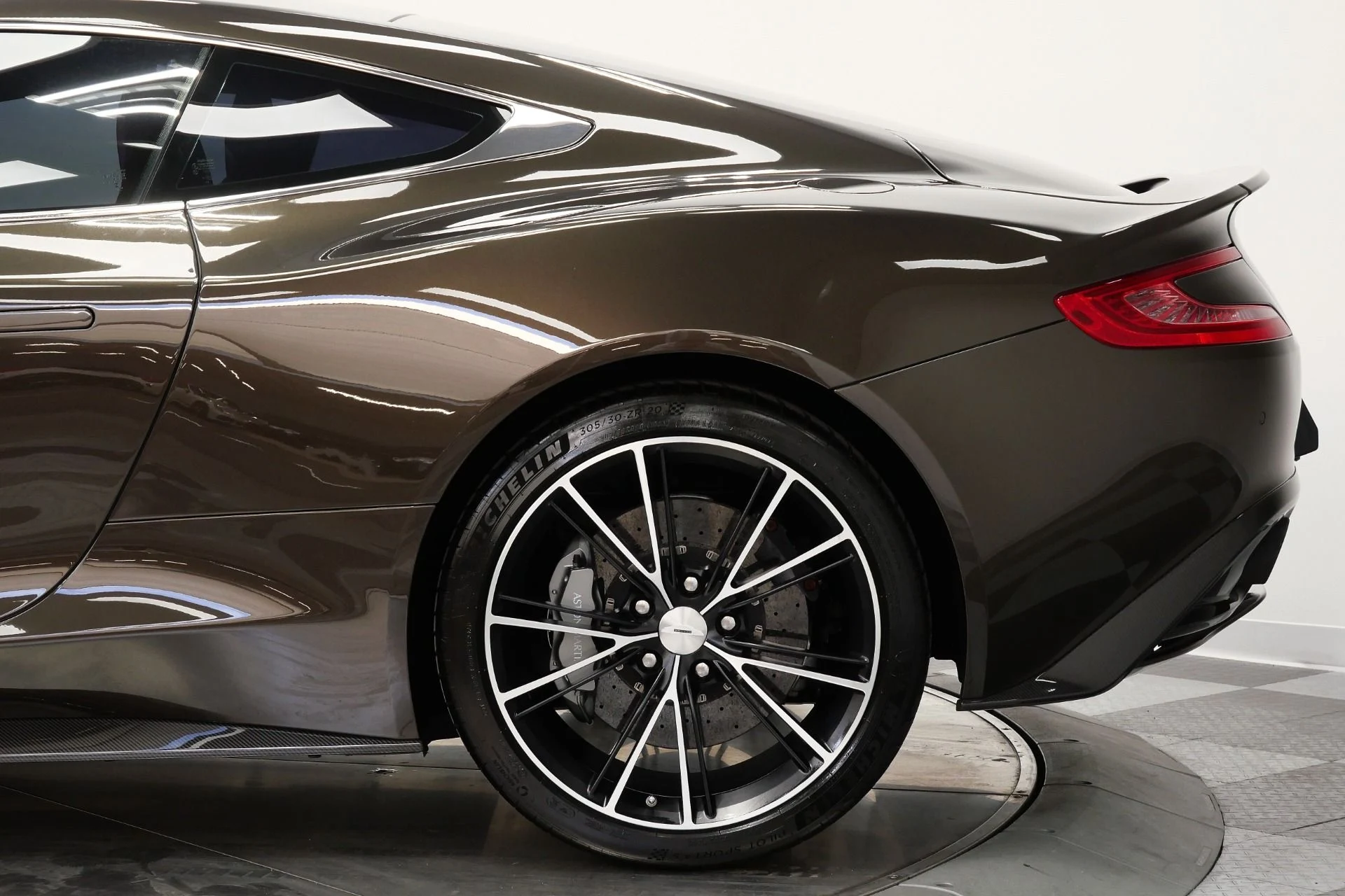 mph034_1775595530_Used_2014_Aston_Martin_Vanquish_Hourglass_Quilting_Beautiful_Color_V12_Power_1770409354_7b1a822612