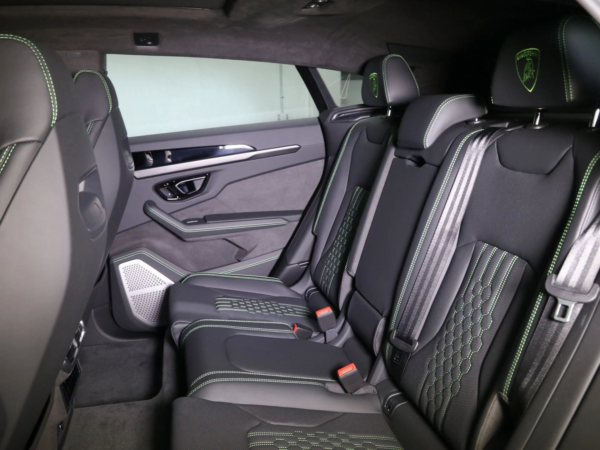 mph034_1787568901_New_2025_Lamborghini_Urus_SE_1756395127_3f64907169