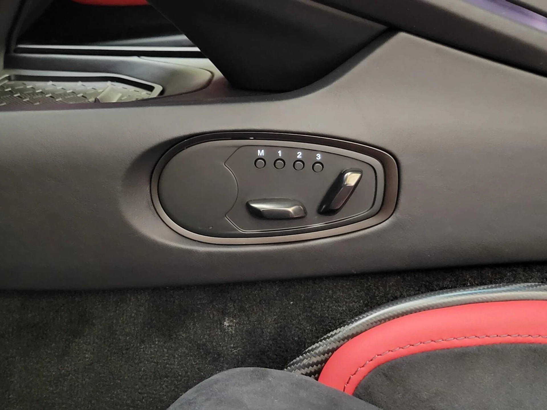 mph034_1788276405_Used_2024_Aston_Martin_DB_12_1734001291_20e31dc233