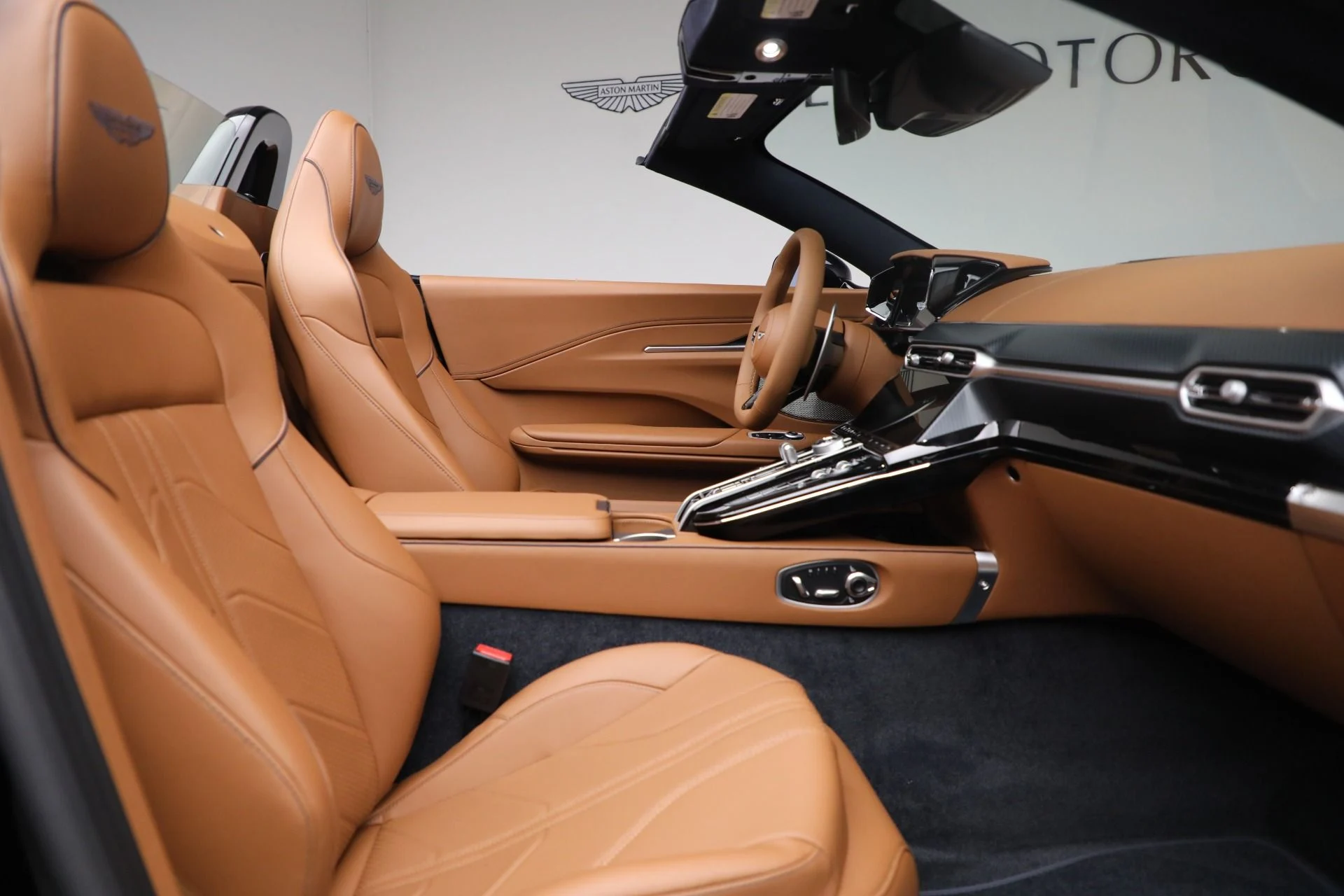 mph034_1792593651_New_2026_Aston_Martin_Vantage_Roadster_1762206608_8c48806427