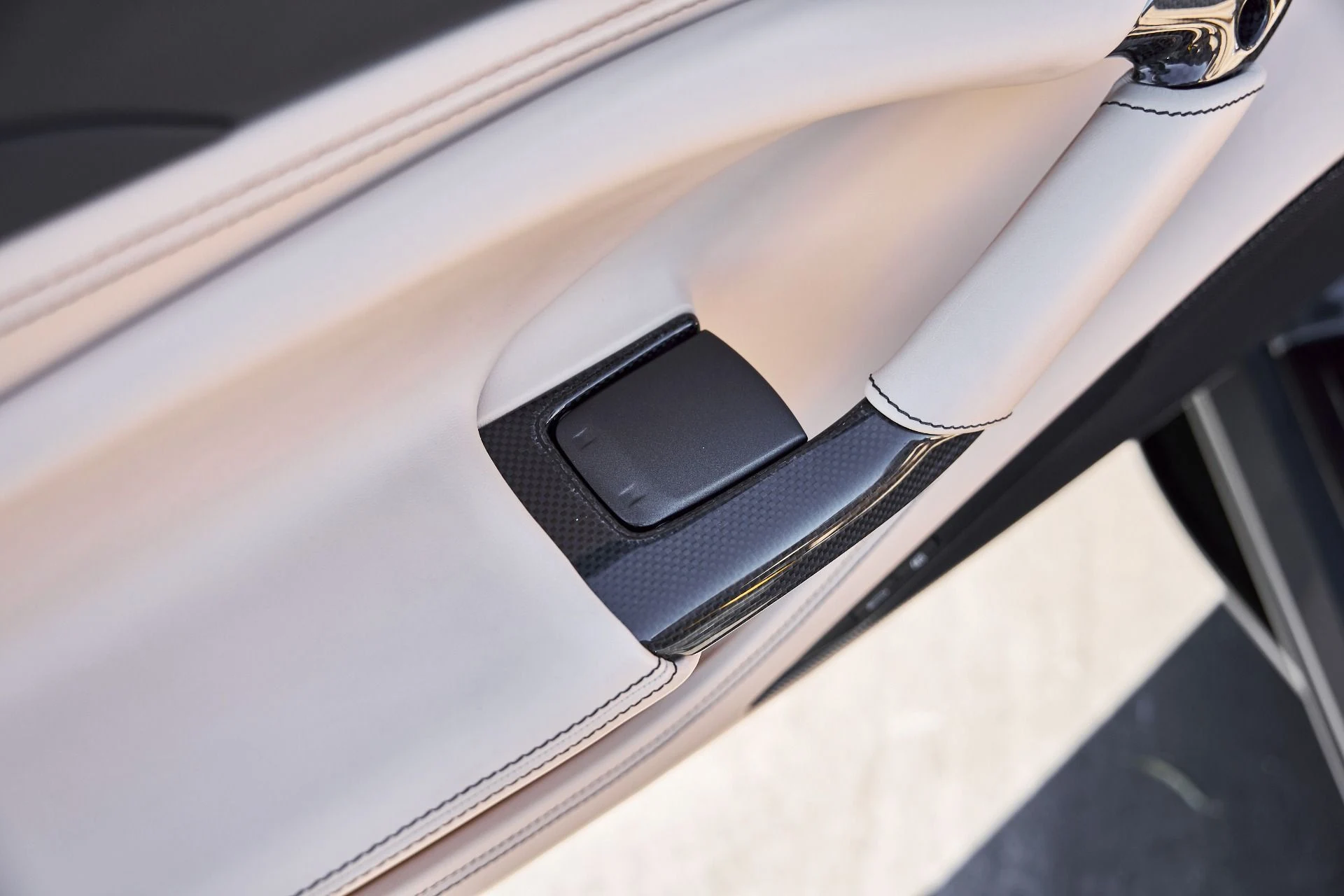 mph034_1793885295_Used_2022_Ferrari_F8_Spider_Base_1768868421_e307380038