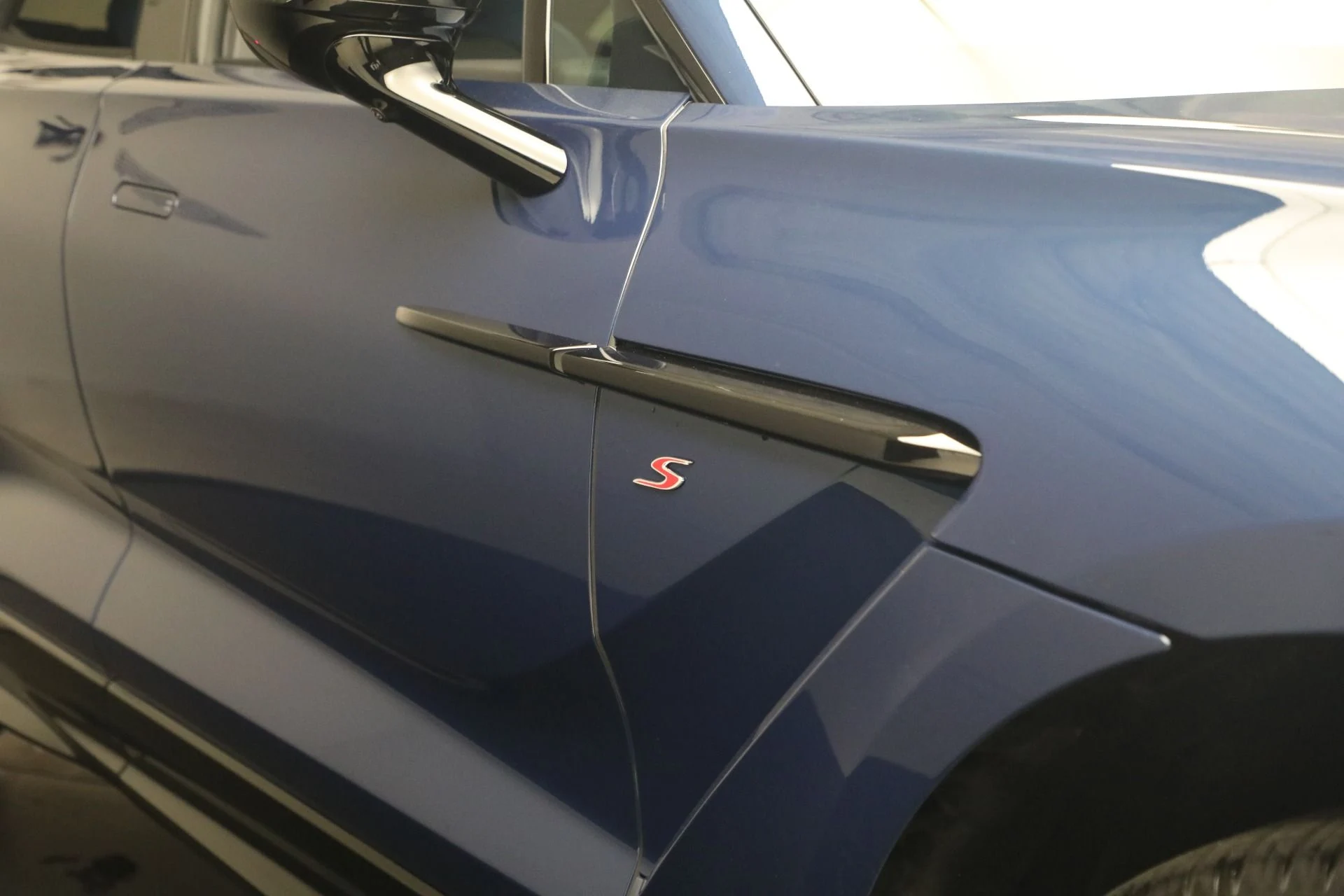 mph034_182863789_New_2026_Aston_Martin_DBX_S_1779920374_f24de60493