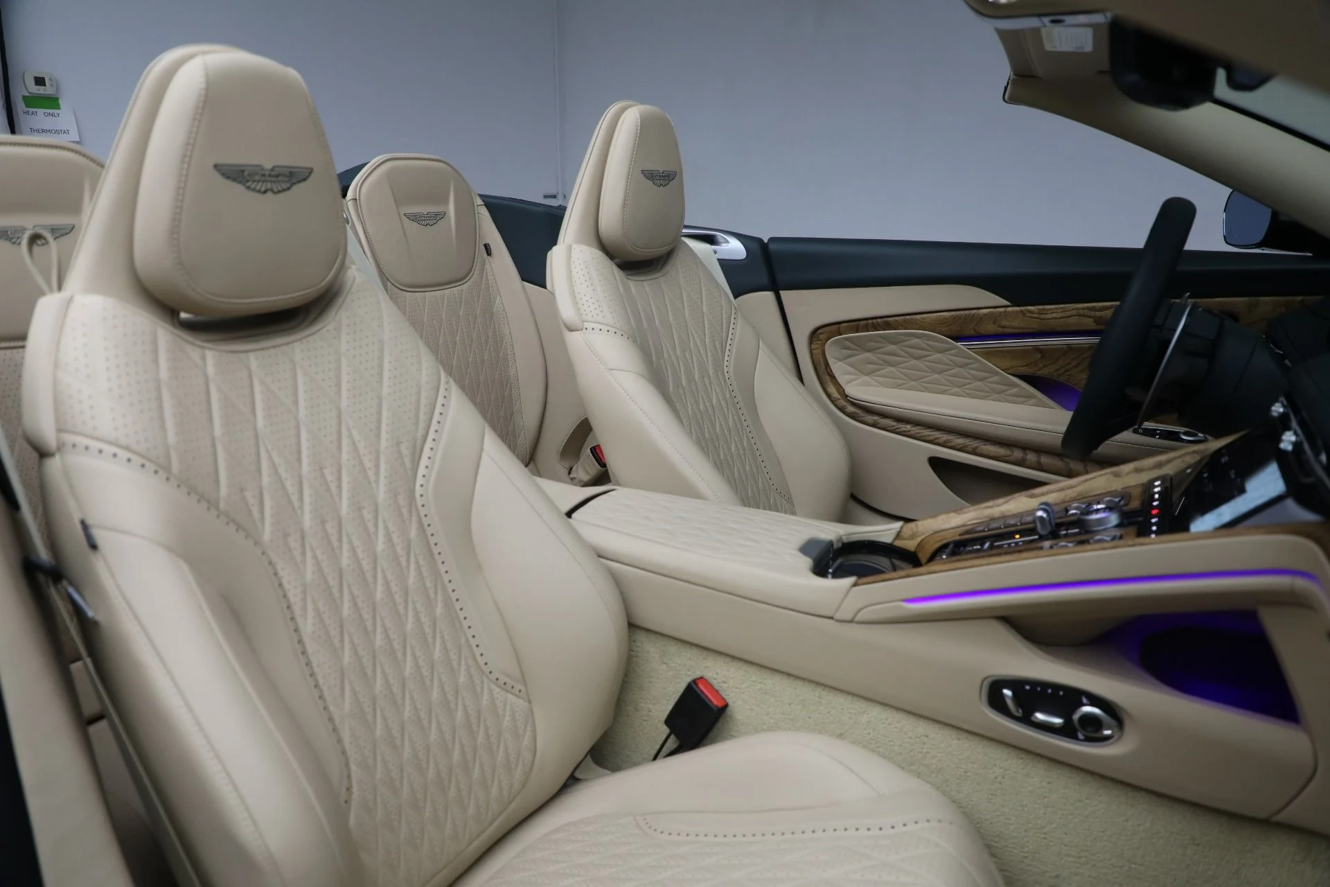 mph034_1836940589_New_2025_Aston_Martin_DB_12_Volante_6255e824d4