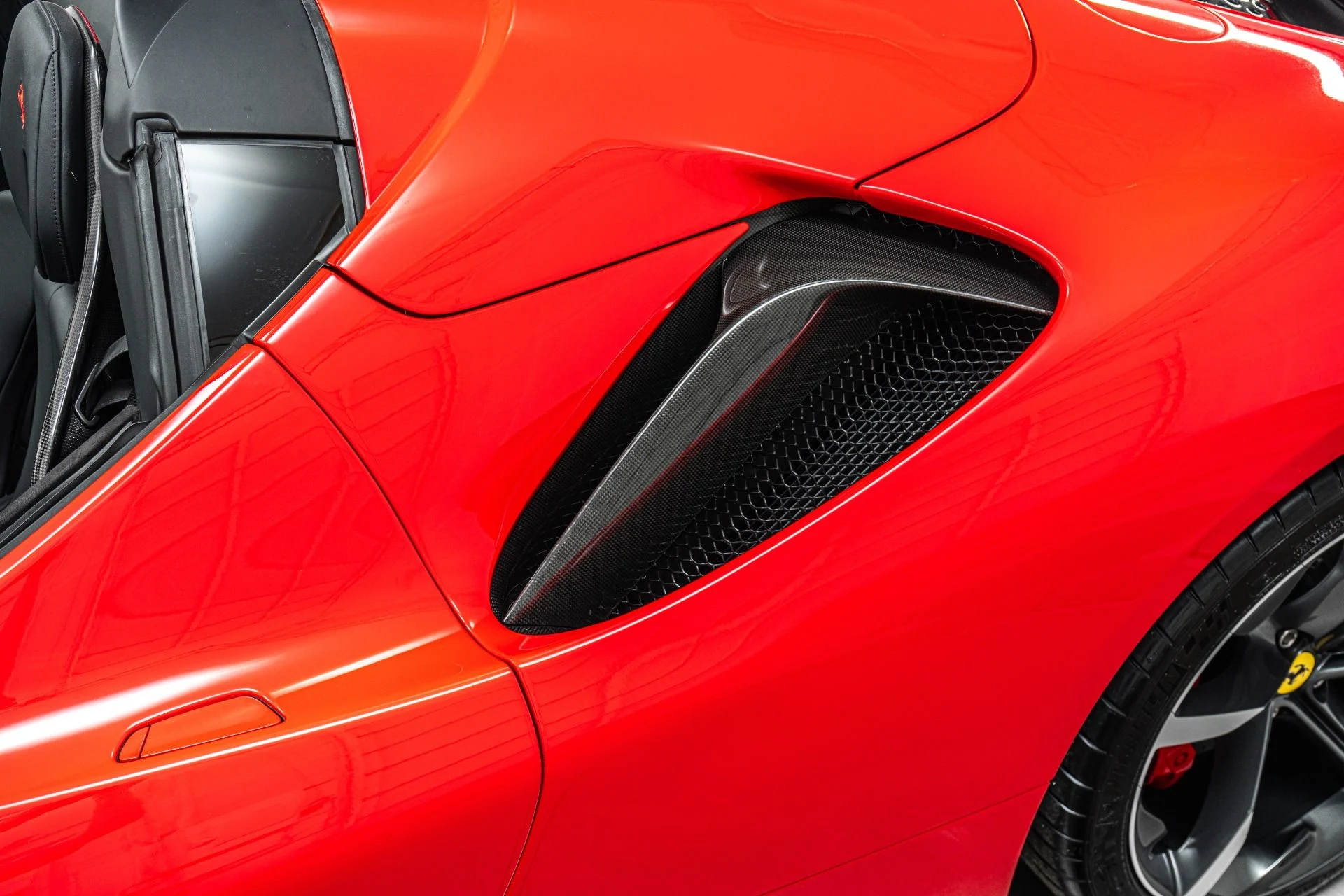 mph034_1848256440_Used_2025_Ferrari_SF_90_Spider_1779917400_a0e339c7ab